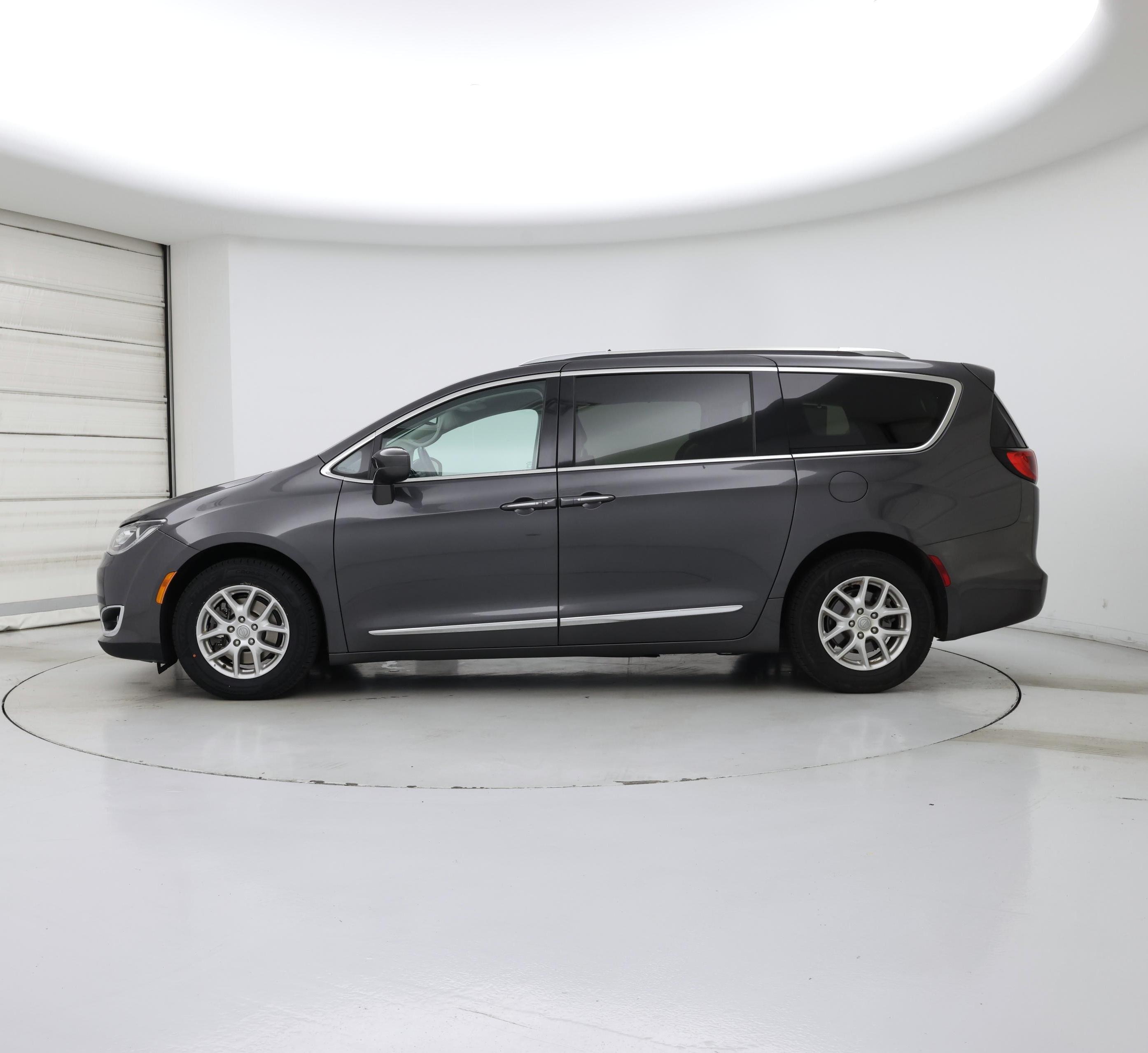 Thumbnail: 2020 Chrysler Pacifica - 3