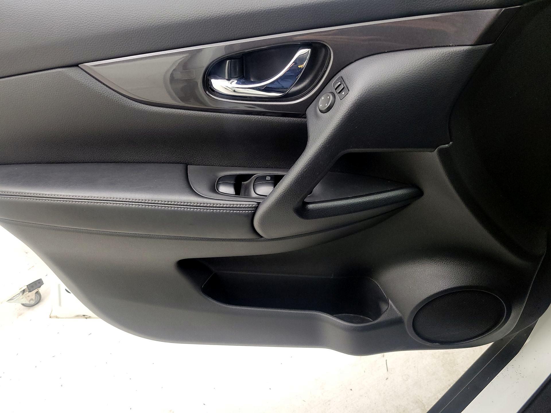 Thumbnail: 2020 Nissan Rogue - 12