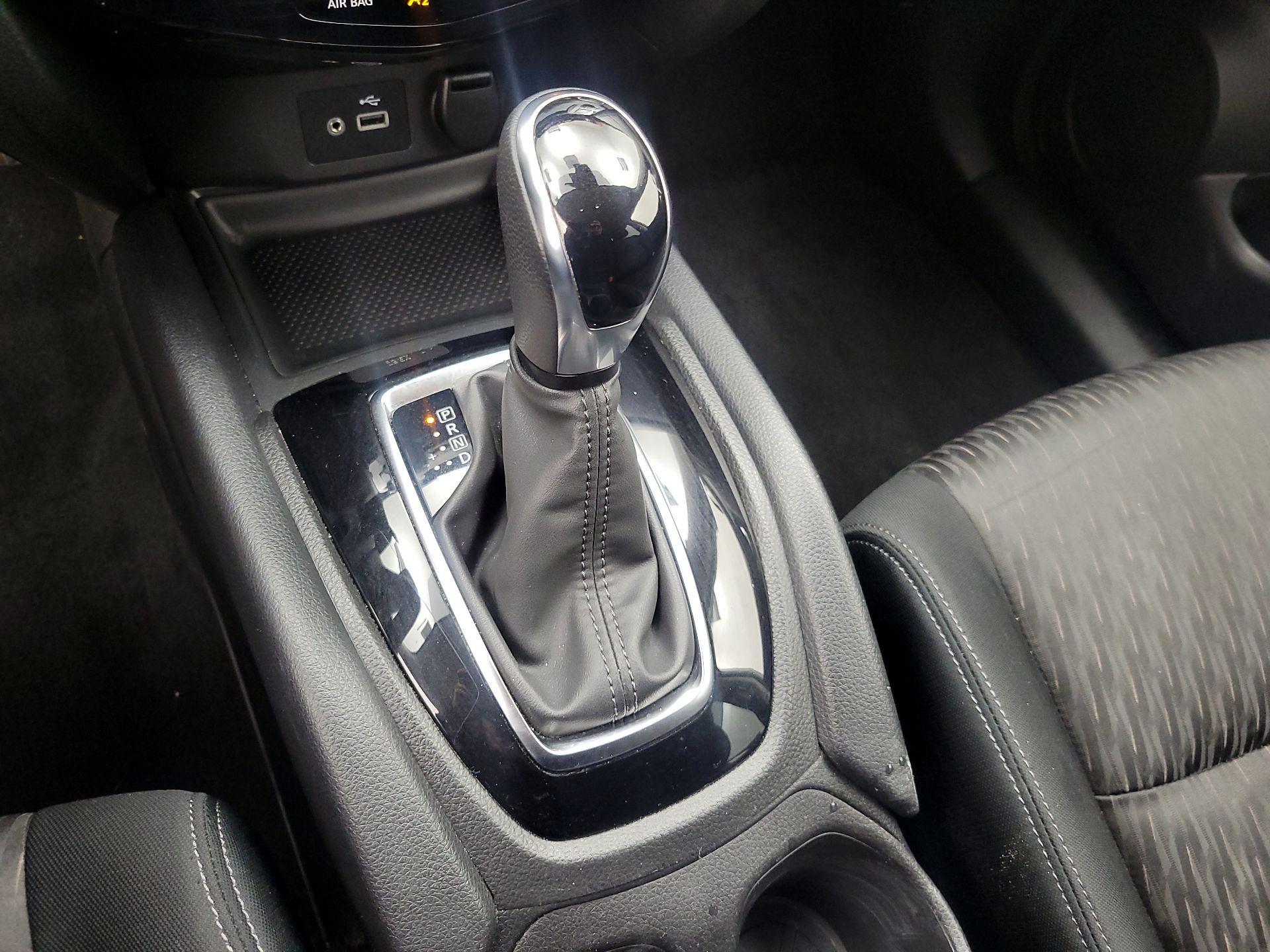 Thumbnail: 2020 Nissan Rogue - 17