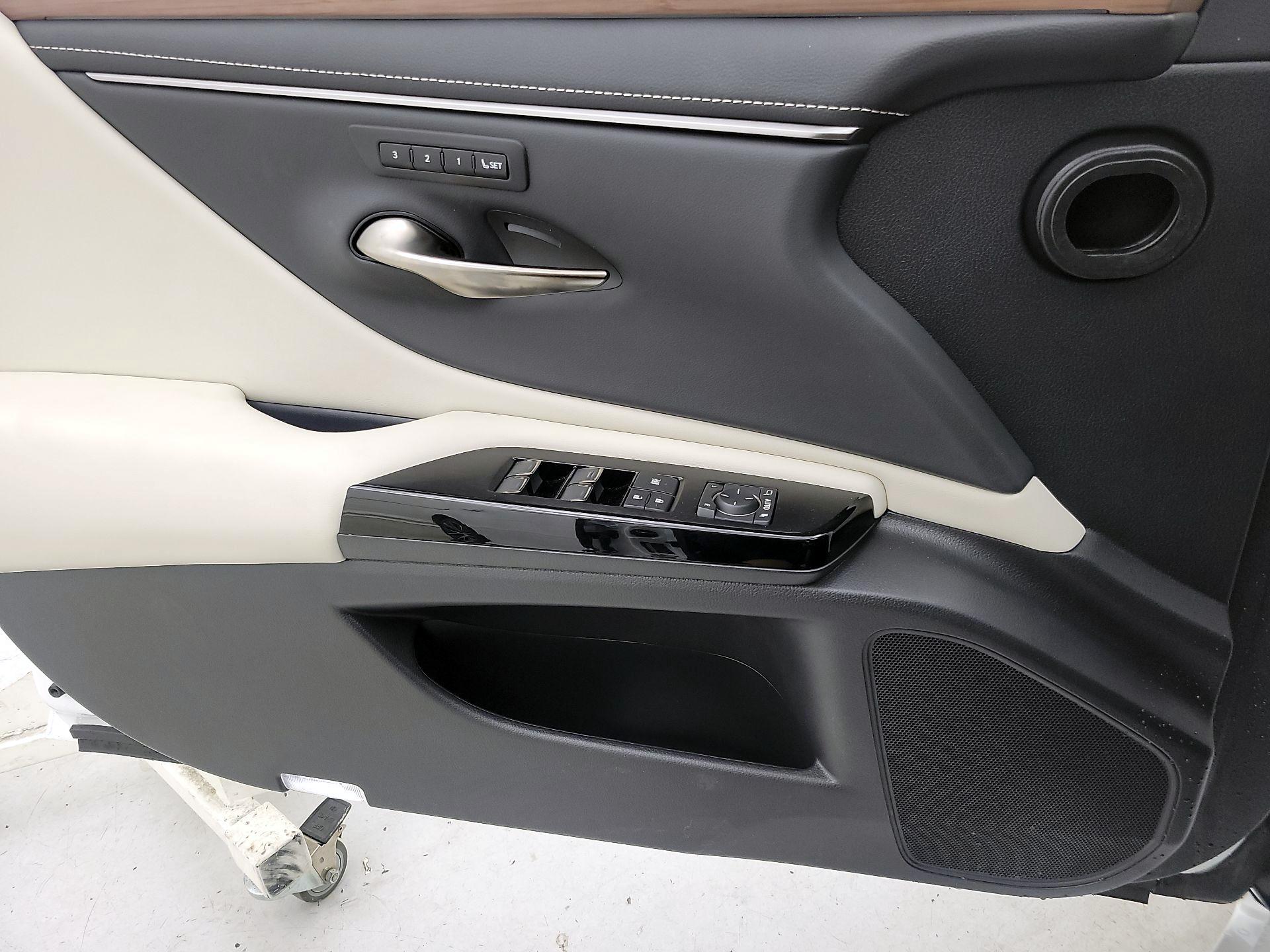 Thumbnail: 2024 Lexus ES - 12