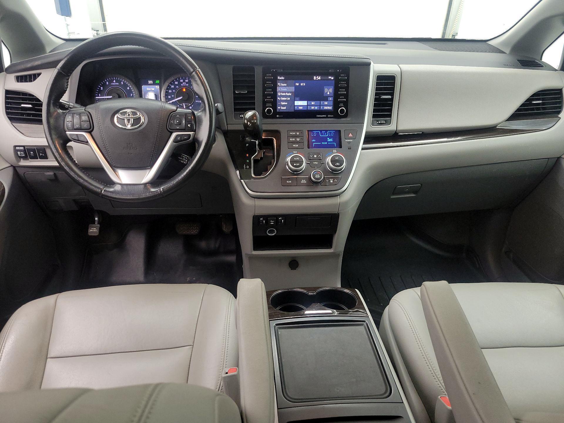 Thumbnail: 2020 Toyota Sienna - 9