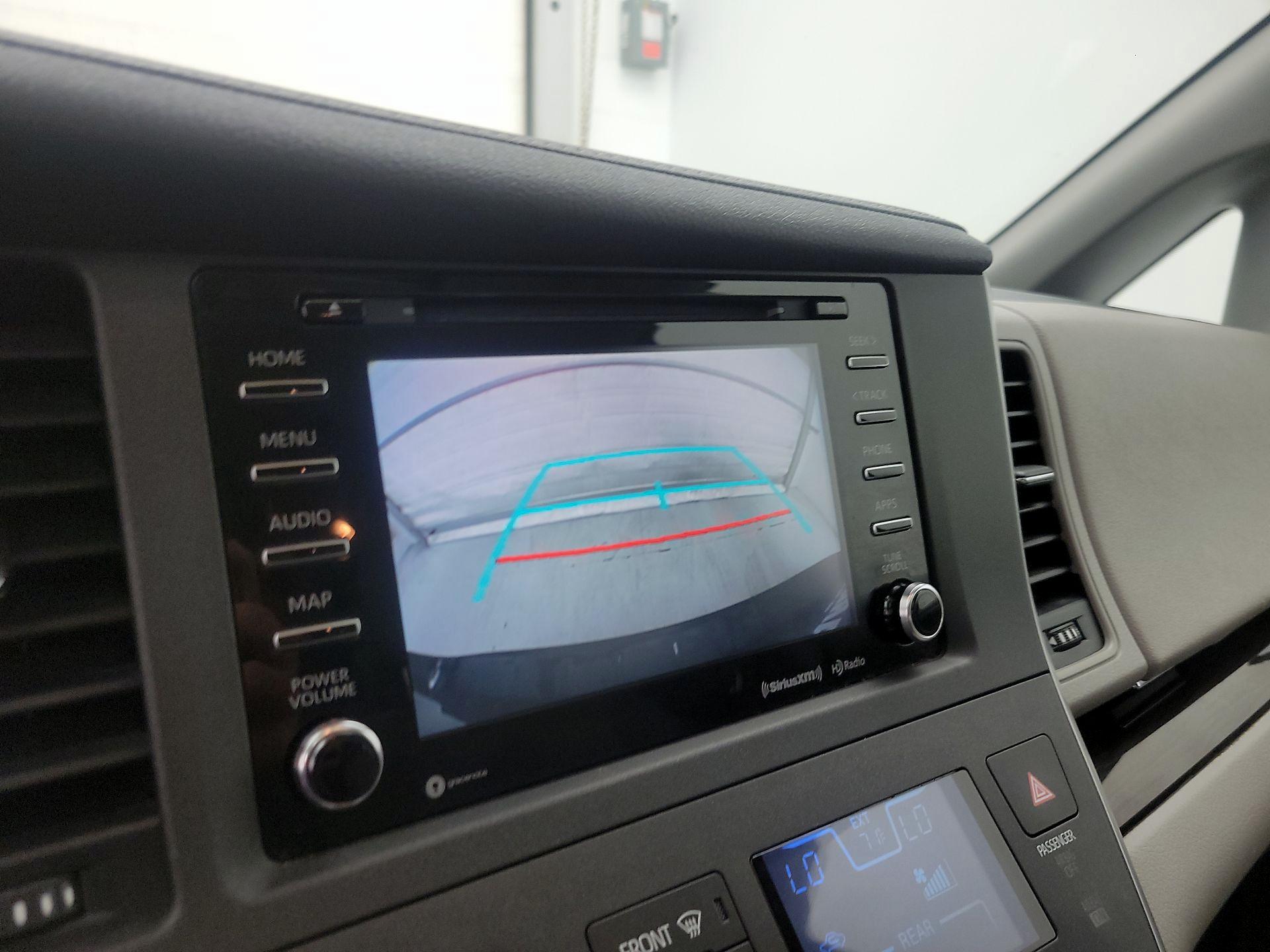 Thumbnail: 2020 Toyota Sienna - 13