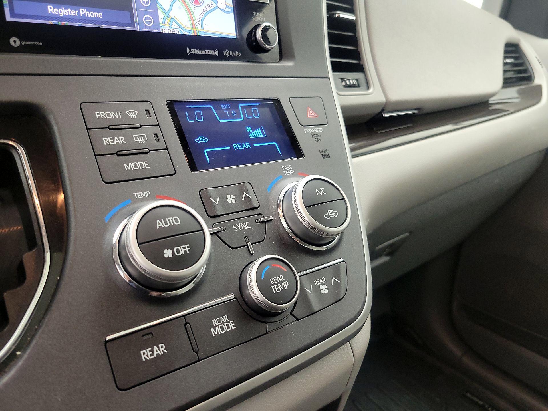 Thumbnail: 2020 Toyota Sienna - 15