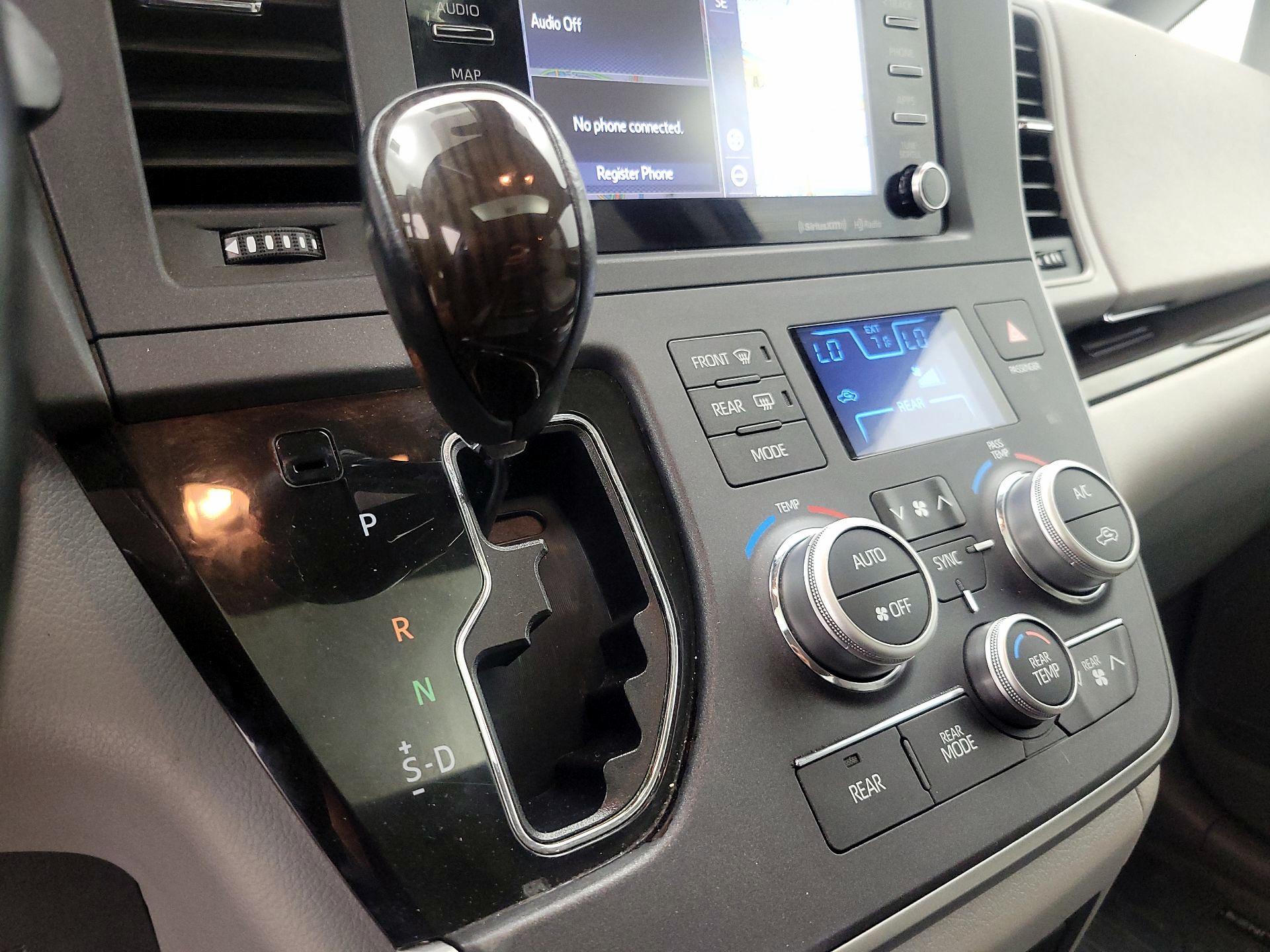 Thumbnail: 2020 Toyota Sienna - 16