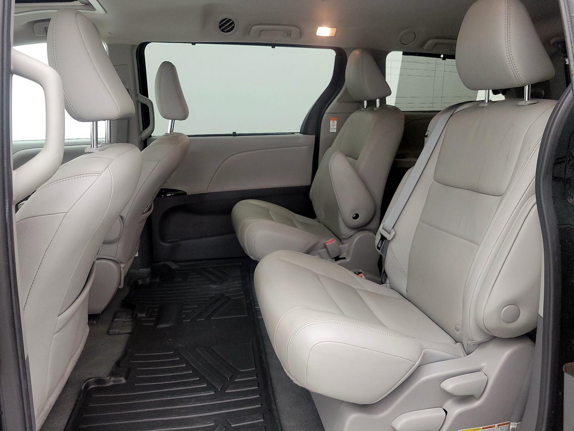 Thumbnail: 2020 Toyota Sienna - 18