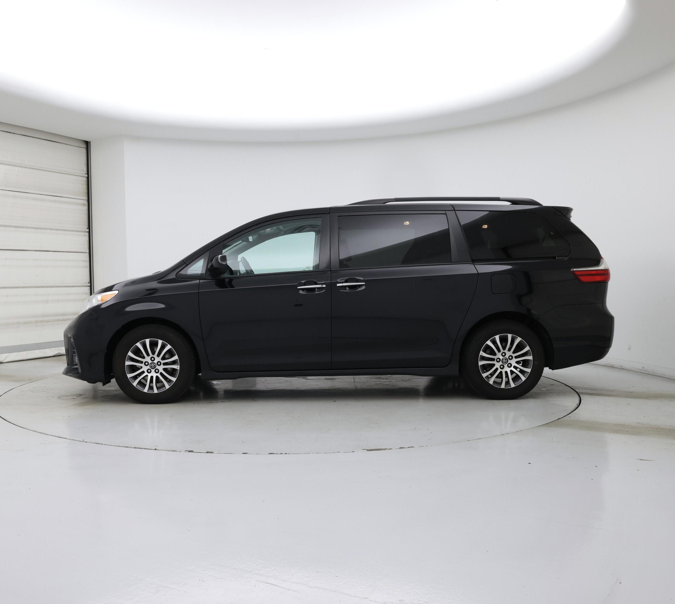 Thumbnail: 2020 Toyota Sienna - 3