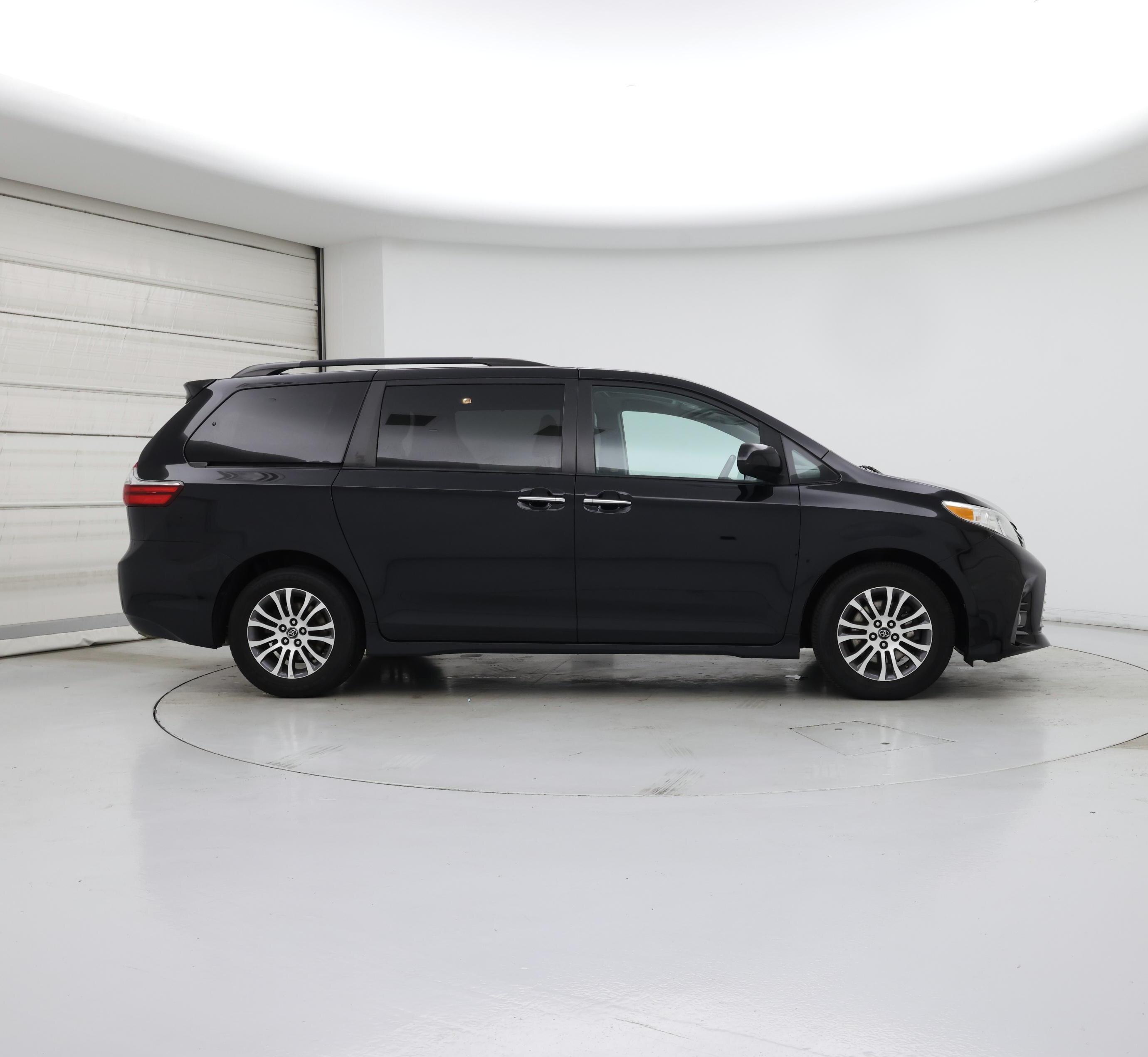 Thumbnail: 2020 Toyota Sienna - 7