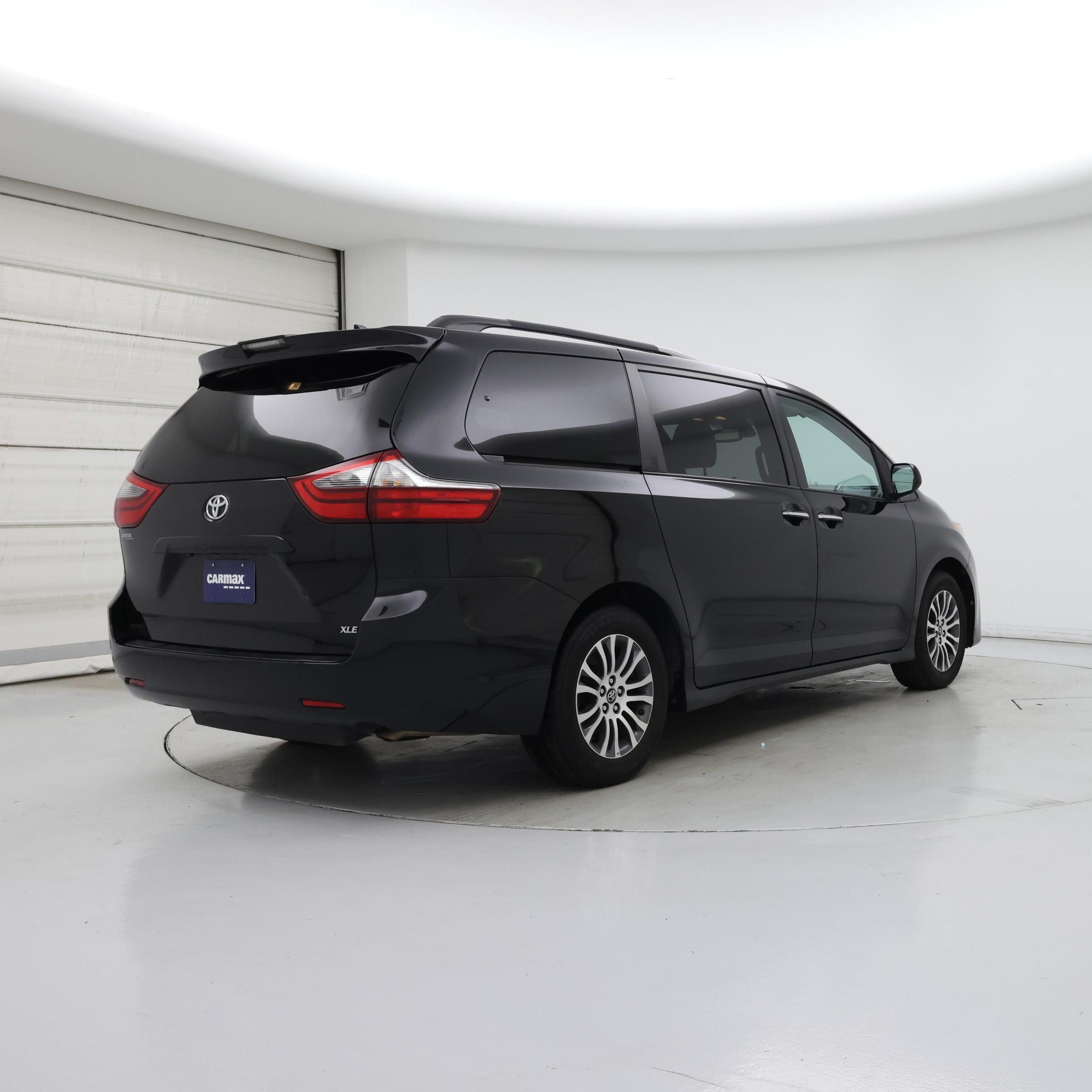 Thumbnail: 2020 Toyota Sienna - 8