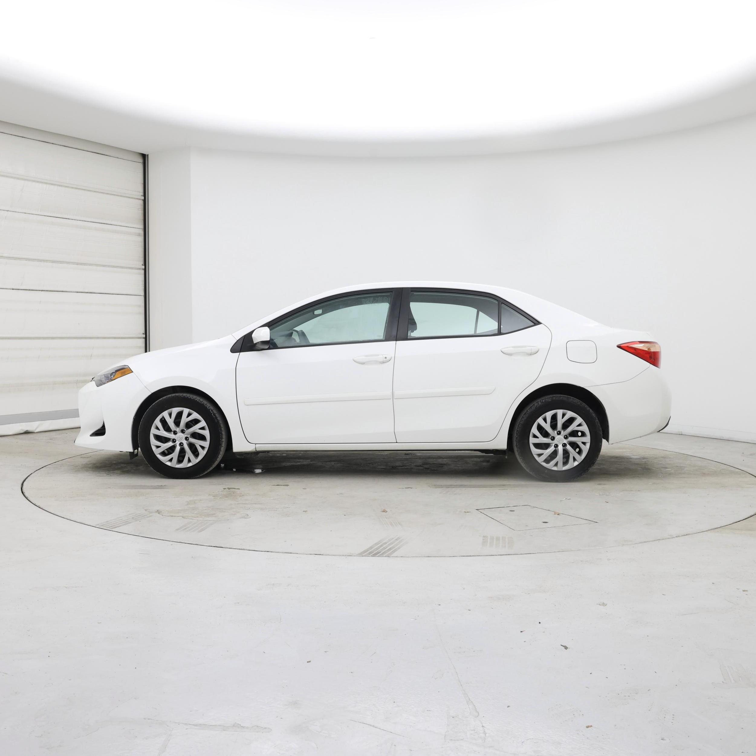 Thumbnail: 2017 Toyota Corolla - 3