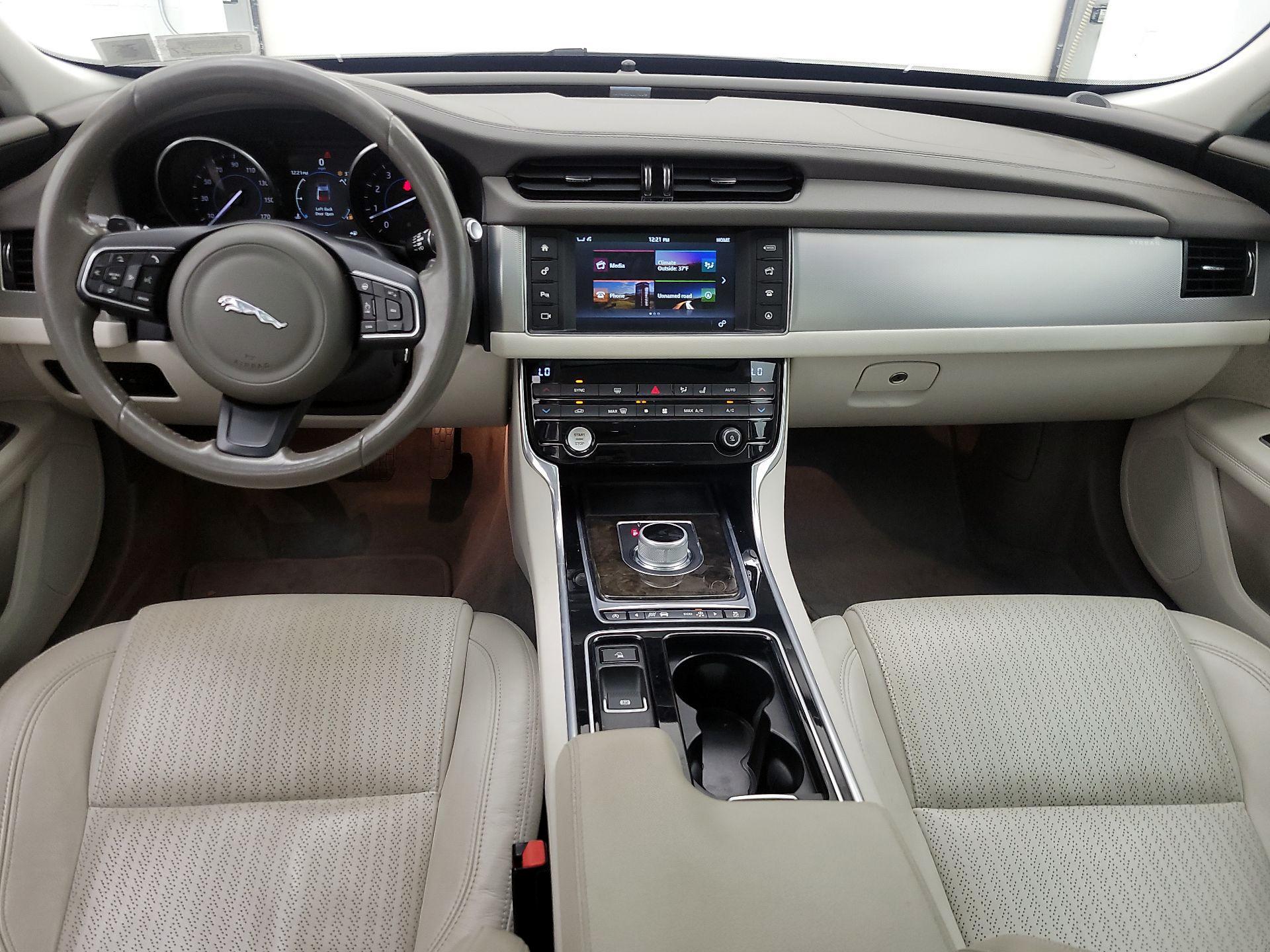 Thumbnail: 2016 Jaguar XF - 9