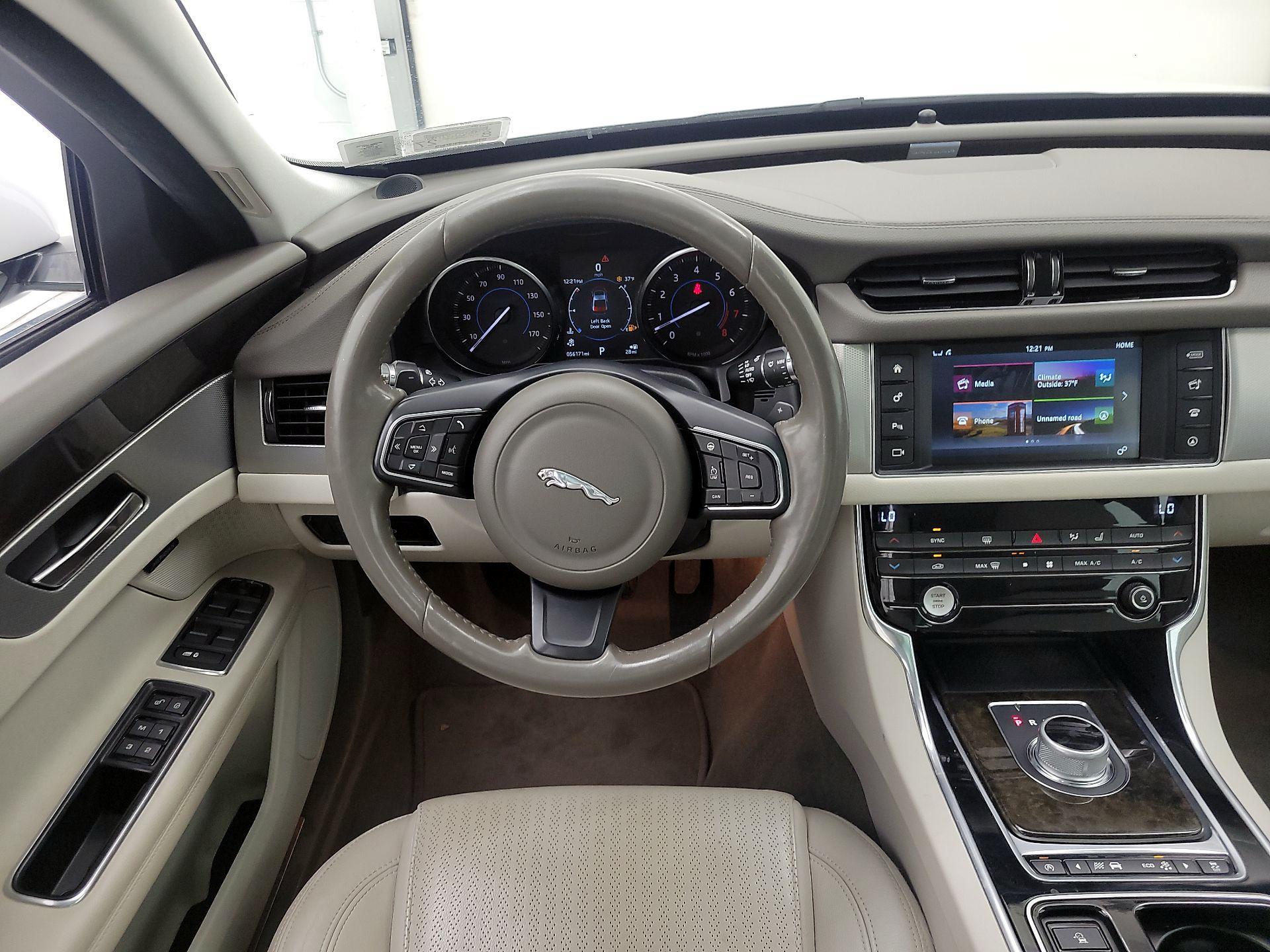 Thumbnail: 2016 Jaguar XF - 10