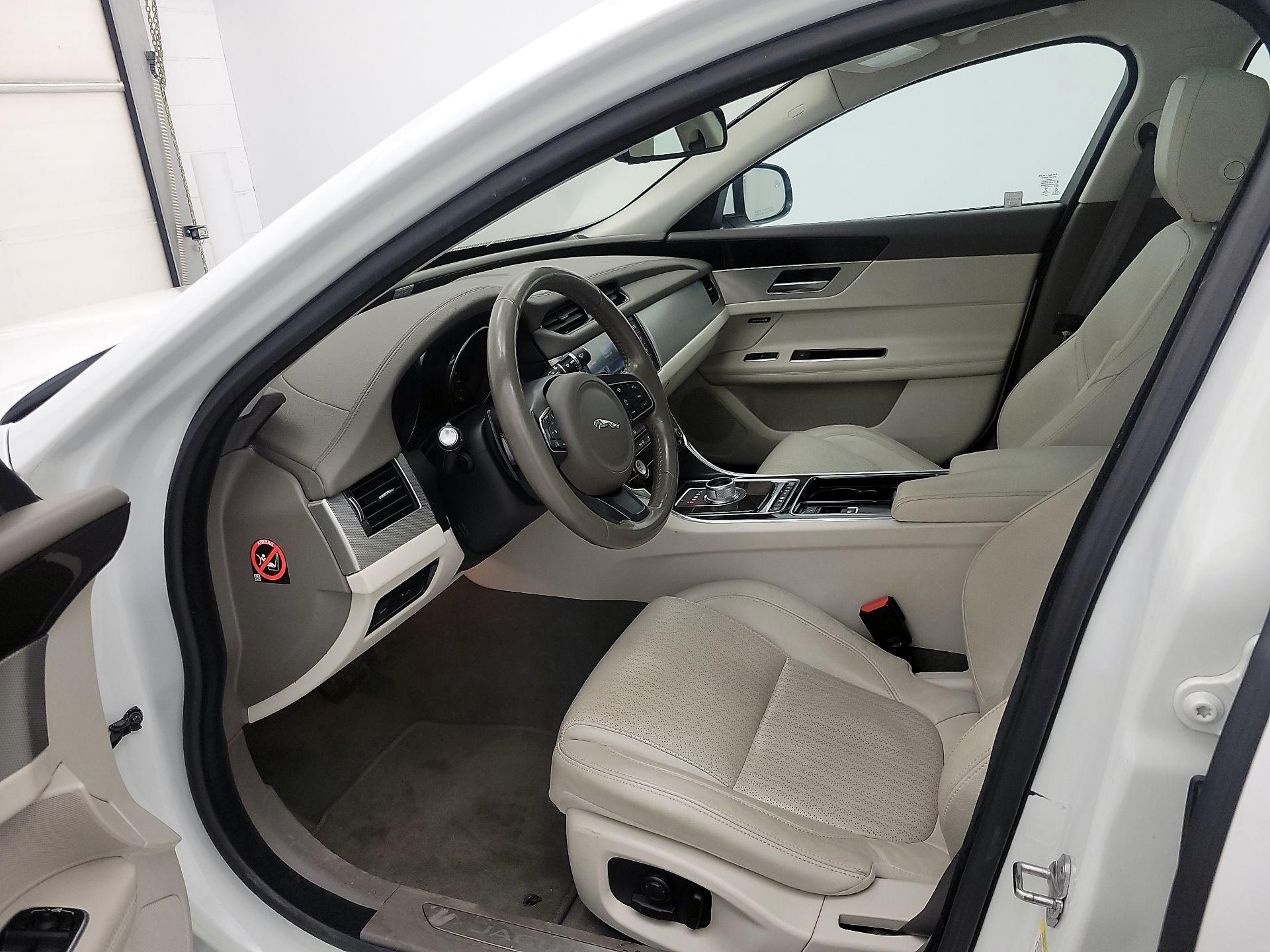 Thumbnail: 2016 Jaguar XF - 11