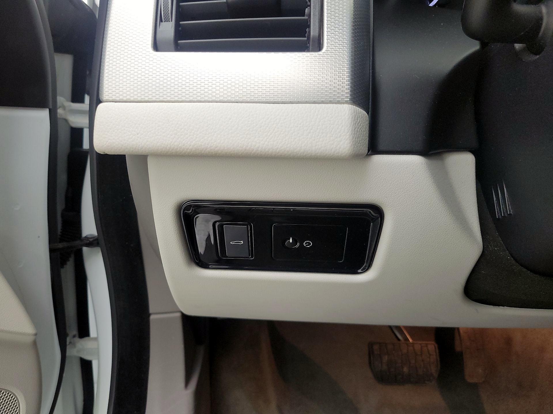 Thumbnail: 2016 Jaguar XF - 13