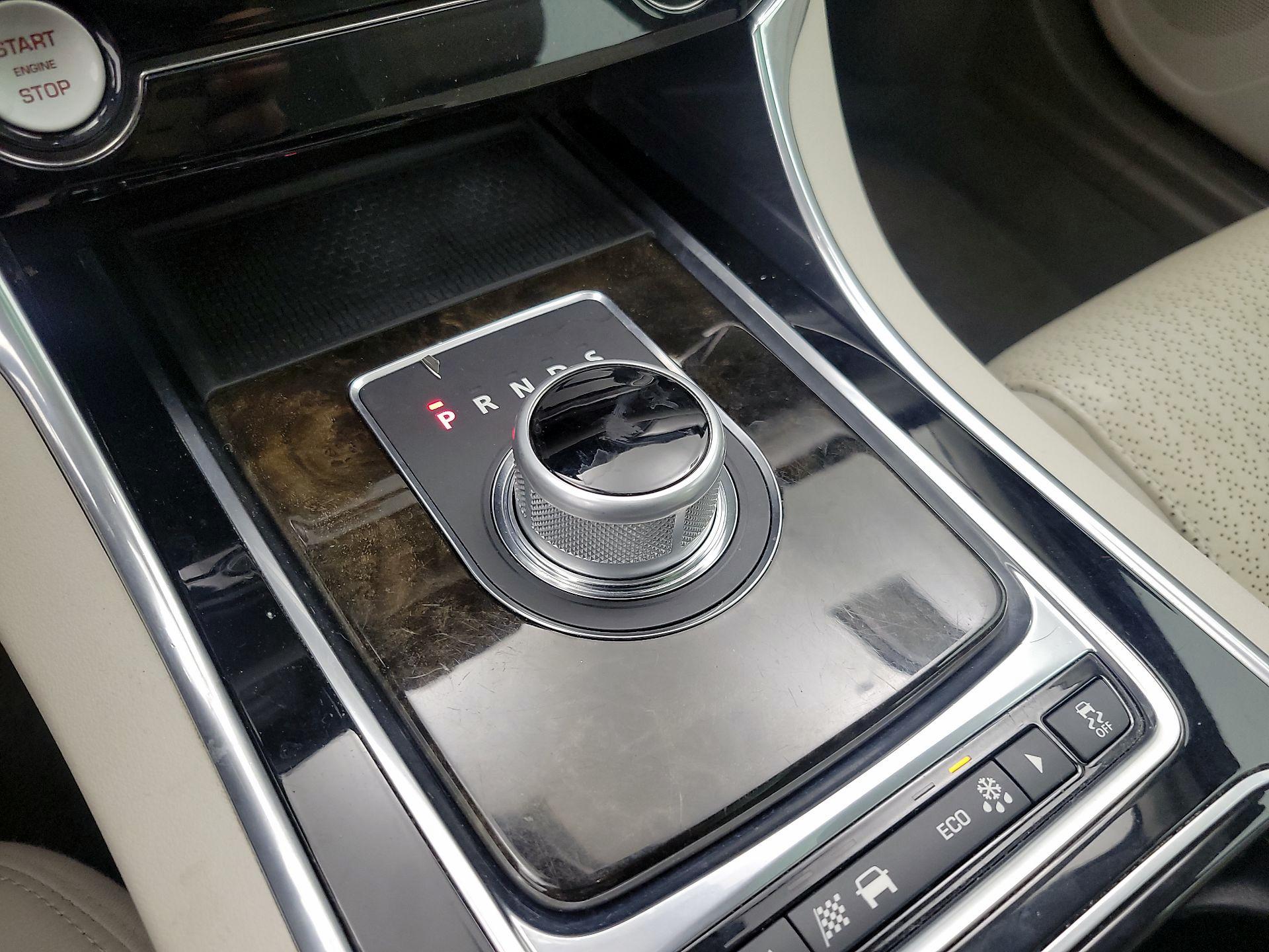 Thumbnail: 2016 Jaguar XF - 17