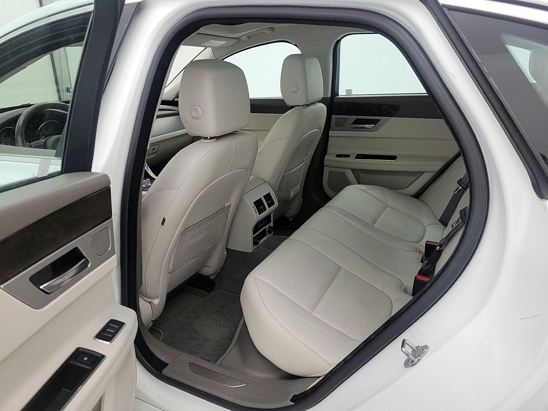 Thumbnail: 2016 Jaguar XF - 18