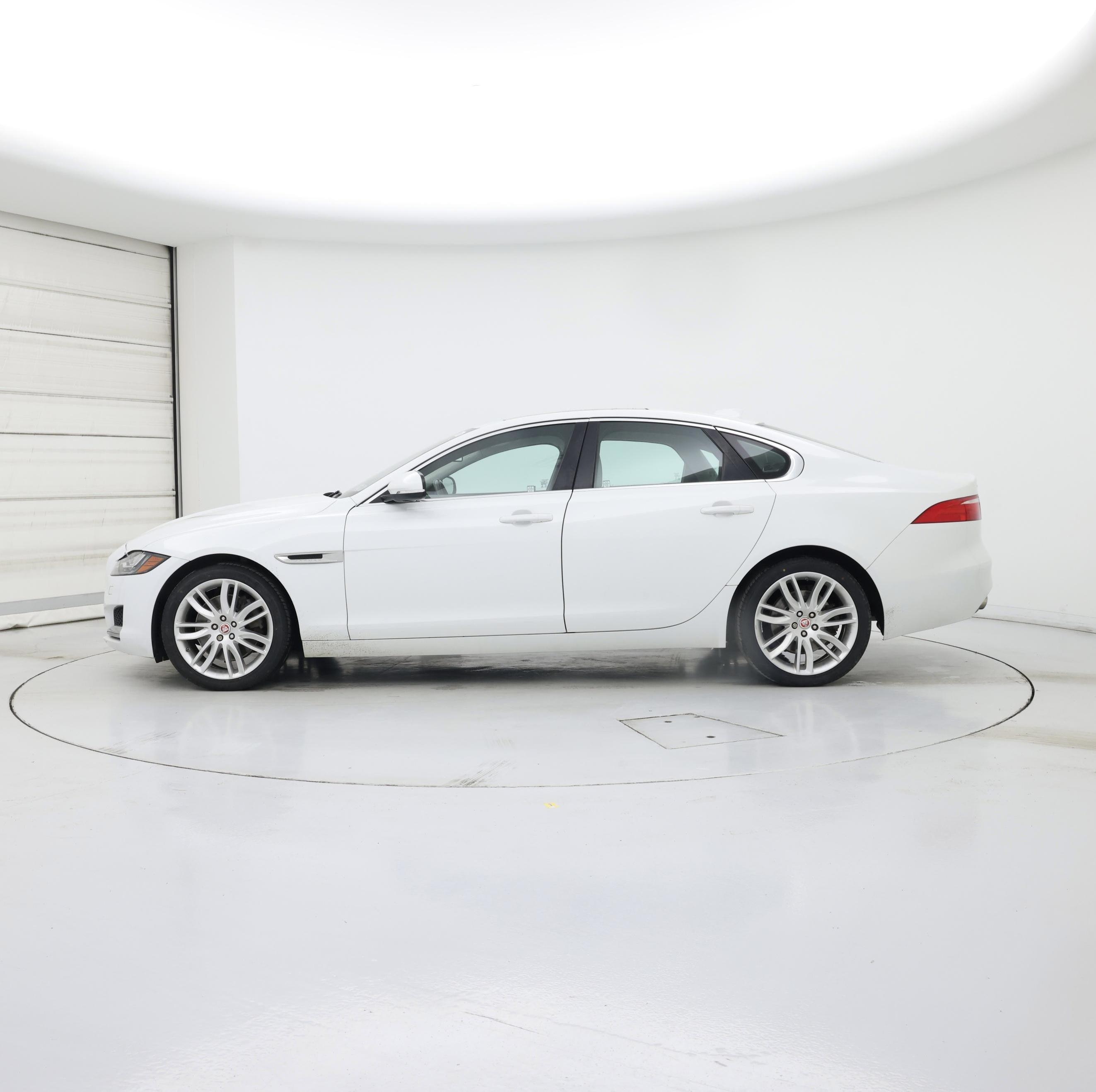 Thumbnail: 2016 Jaguar XF - 3