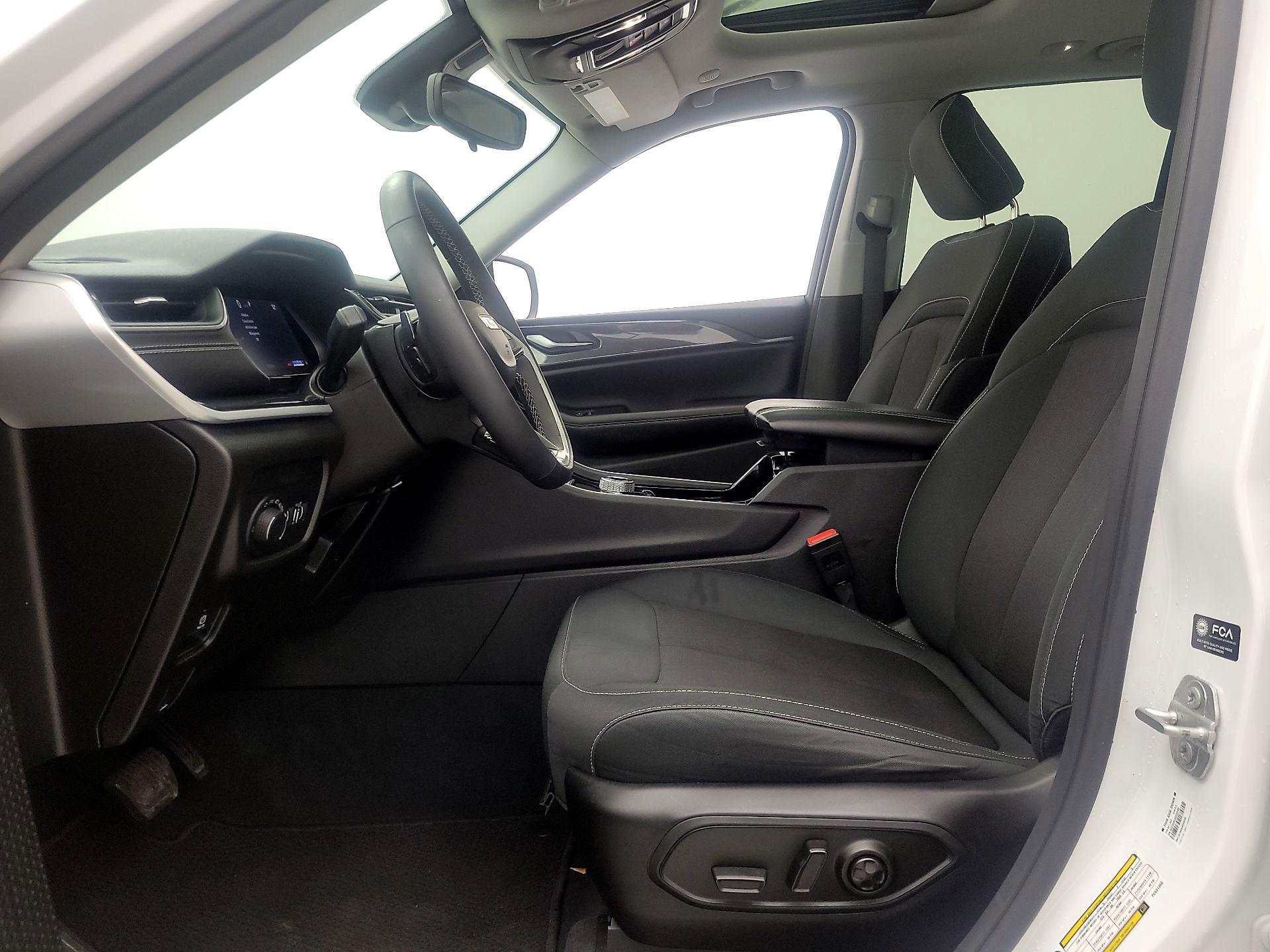 Thumbnail: 2023 Jeep Grand Cherokee - 11