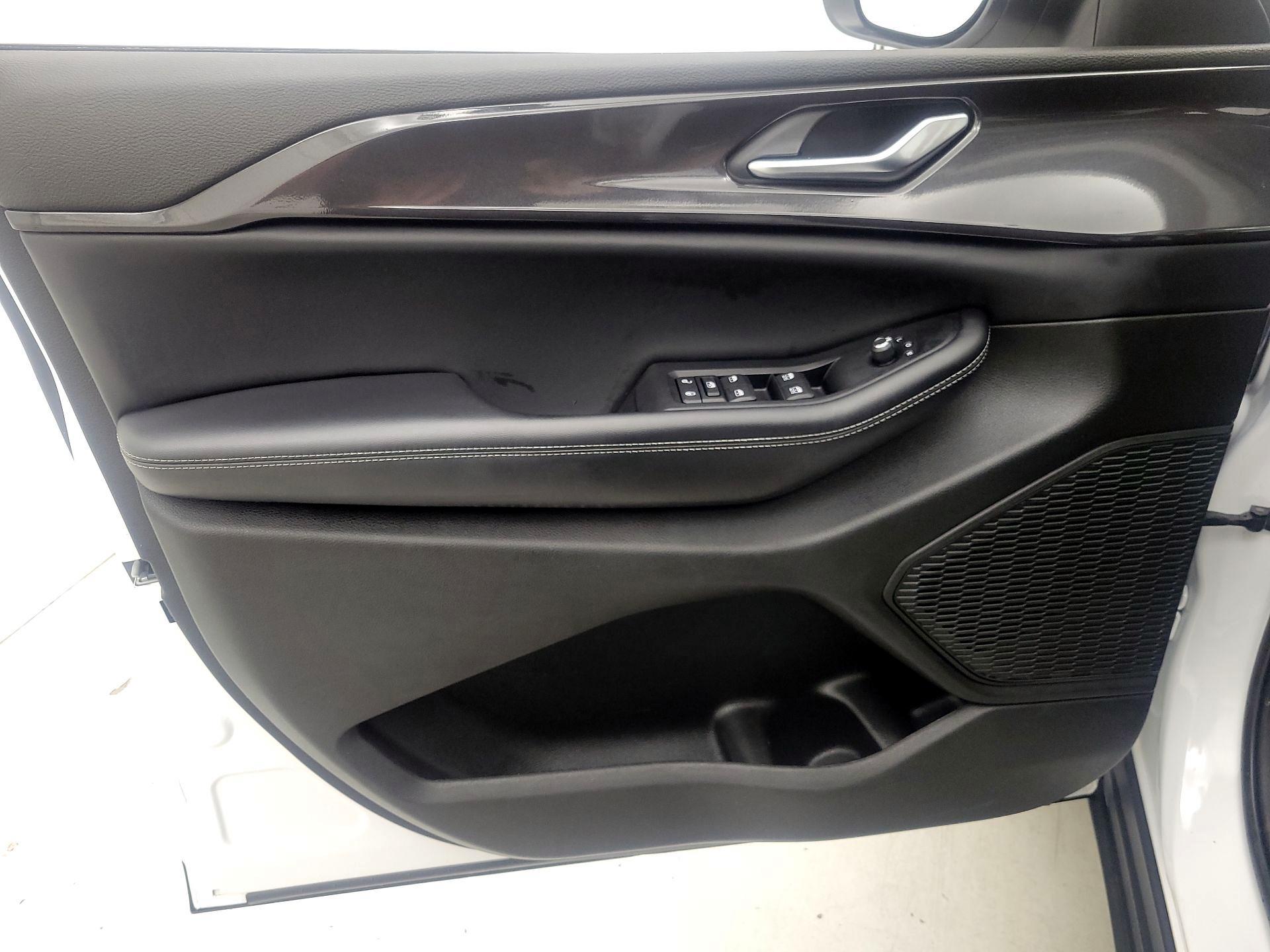 Thumbnail: 2023 Jeep Grand Cherokee - 12