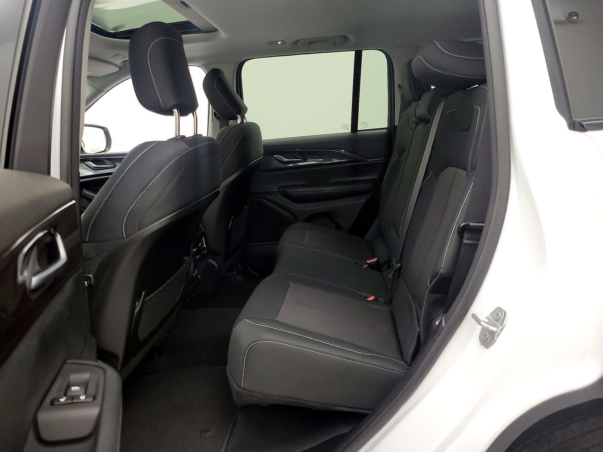 Thumbnail: 2023 Jeep Grand Cherokee - 18