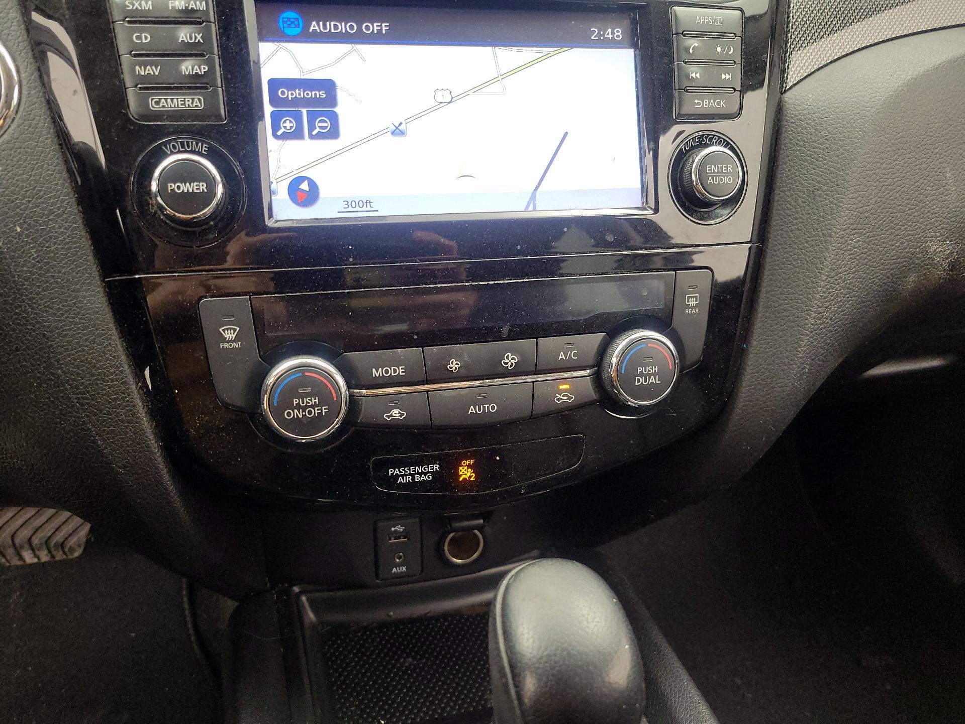 Thumbnail: 2015 Nissan Rogue - 16