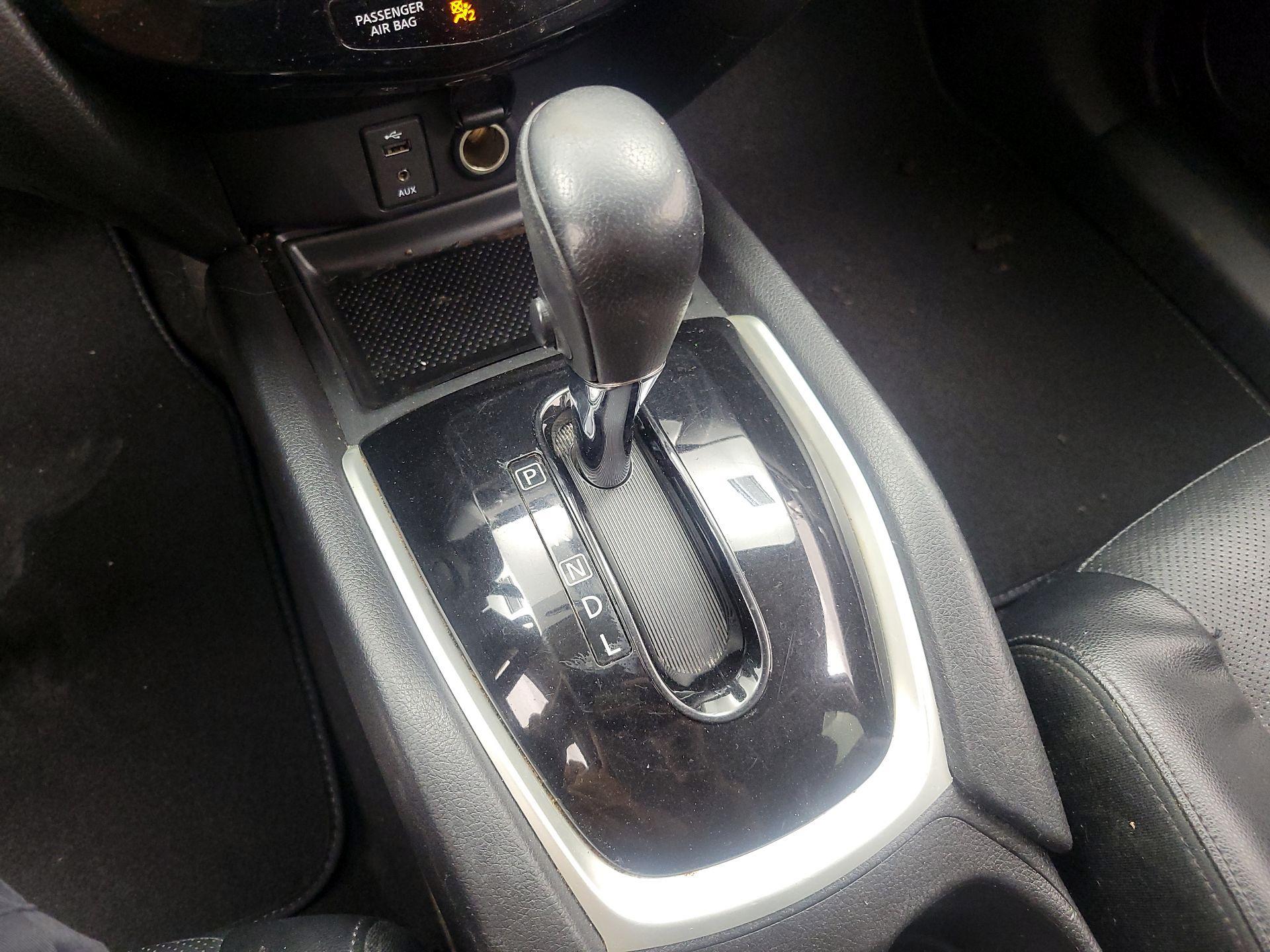 Thumbnail: 2015 Nissan Rogue - 17