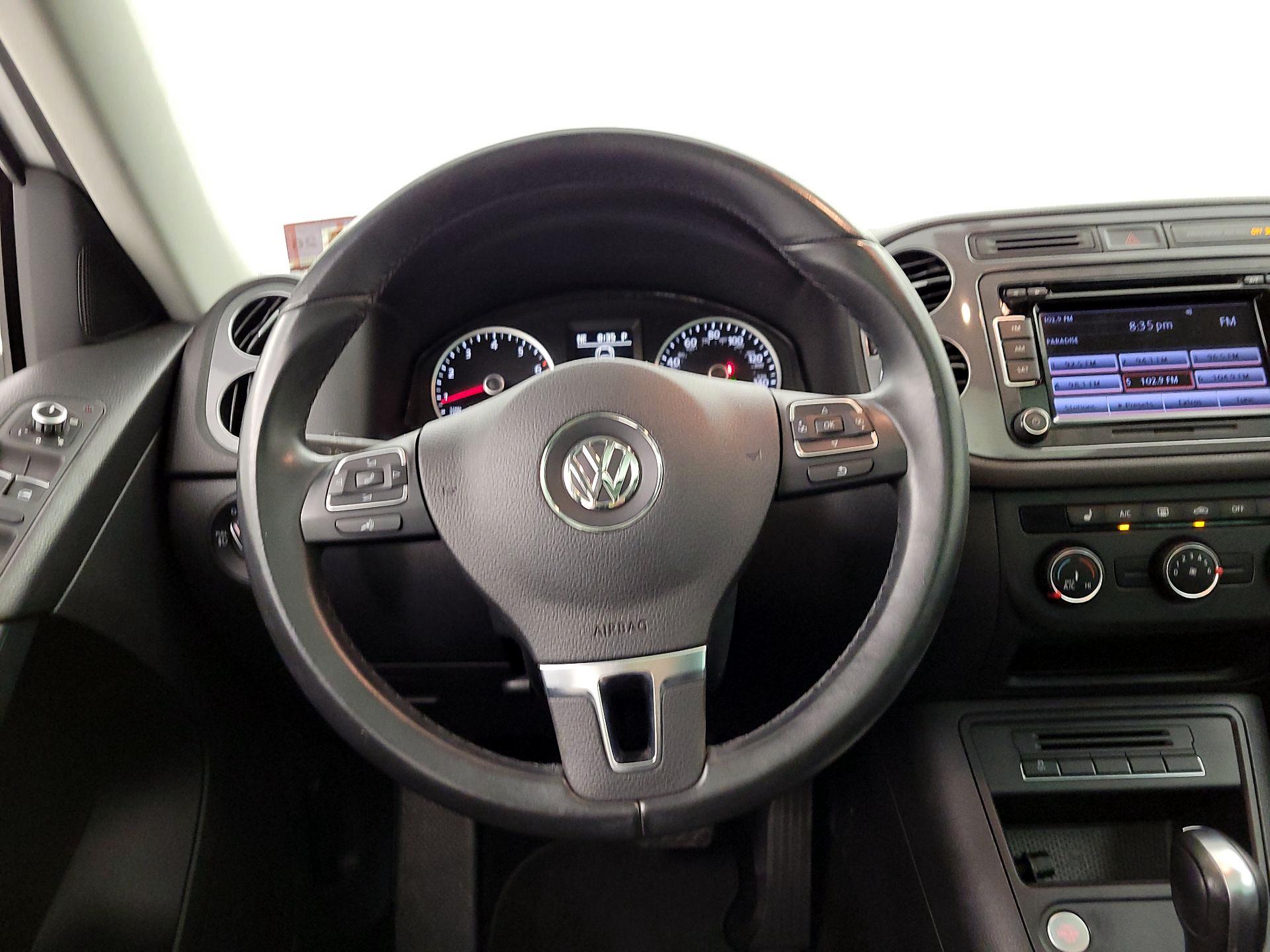 Thumbnail: 2015 Volkswagen Tiguan - 10