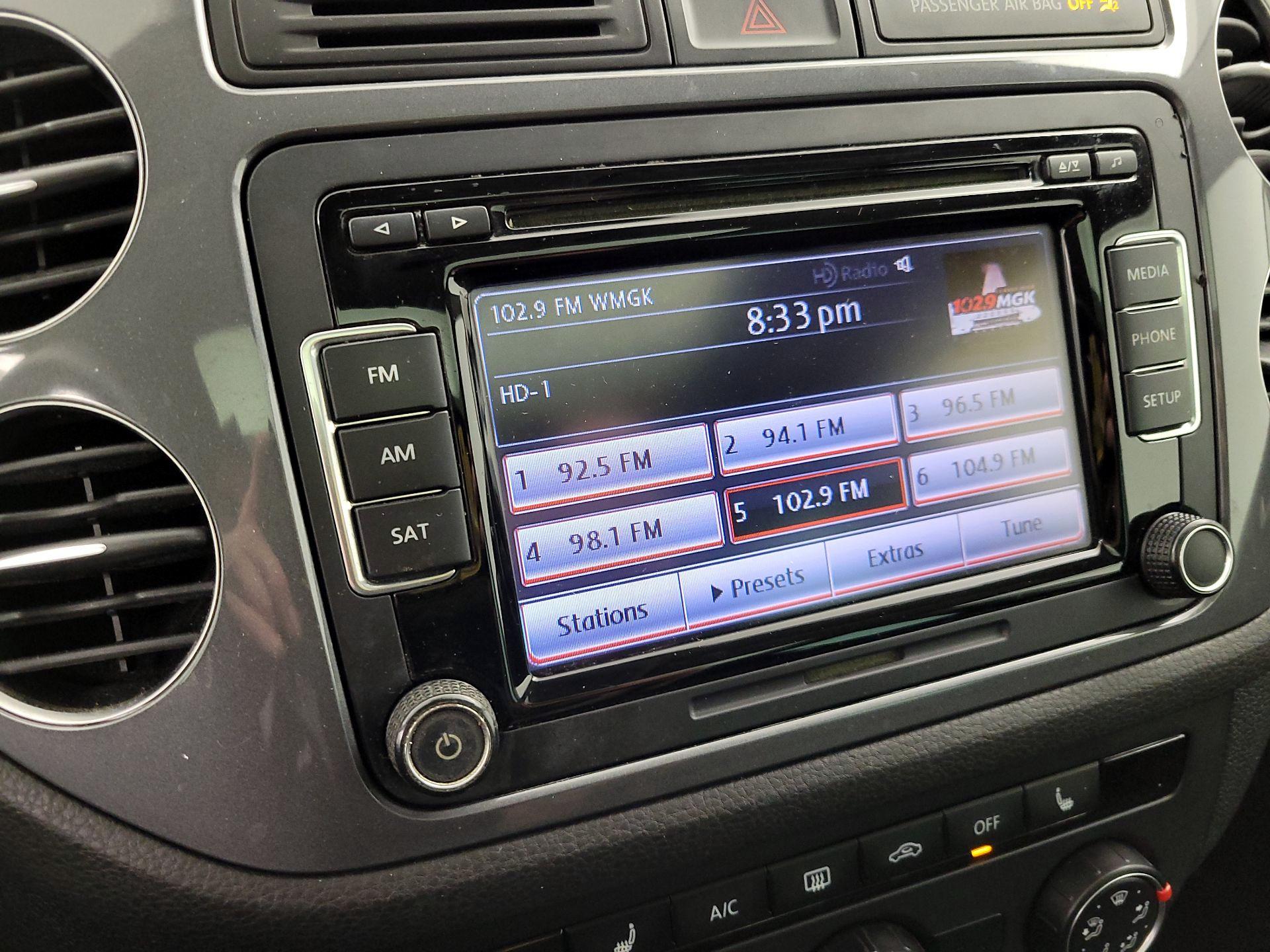 Thumbnail: 2015 Volkswagen Tiguan - 15
