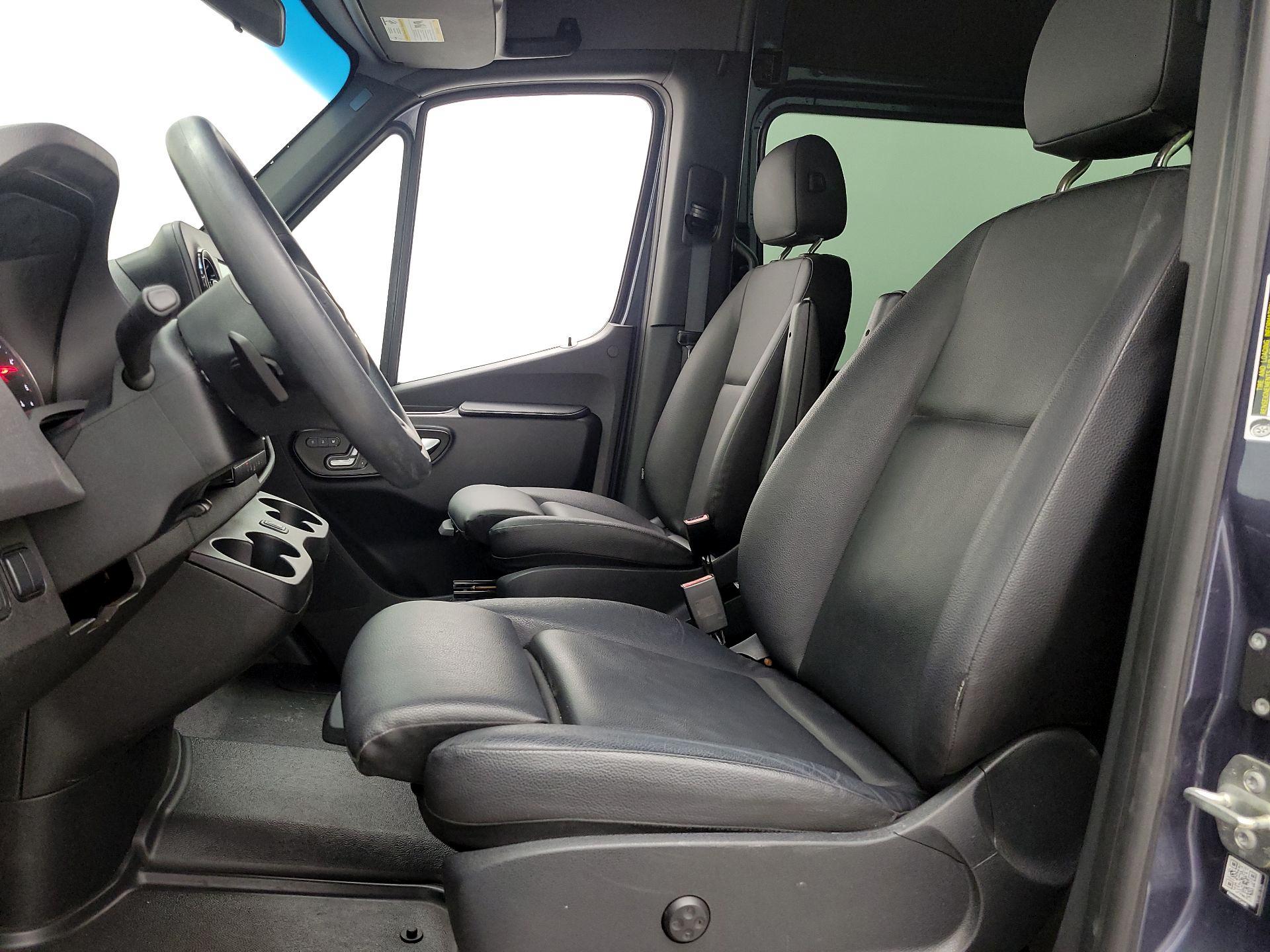 Thumbnail: 2021 Mercedes-Benz Sprinter - 11