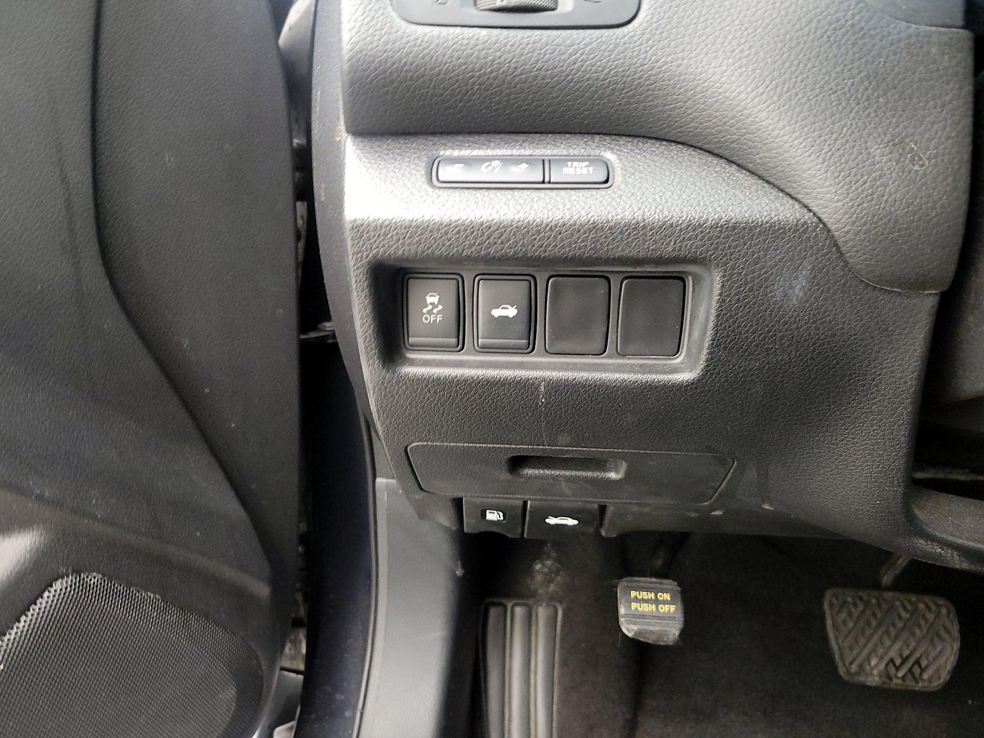 Thumbnail: 2014 Nissan Altima - 13