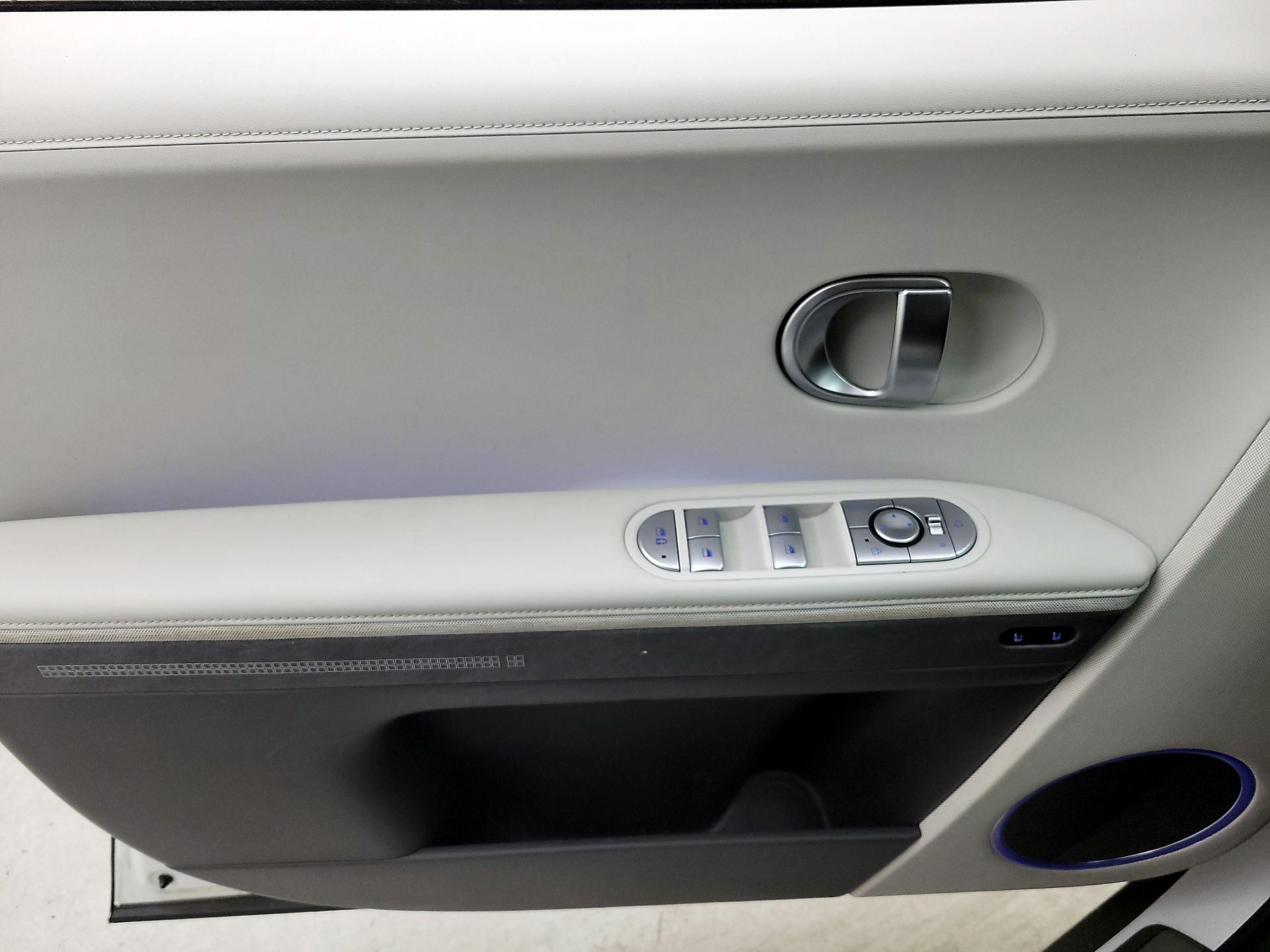 Thumbnail: 2022 Hyundai Ioniq 5 - 12