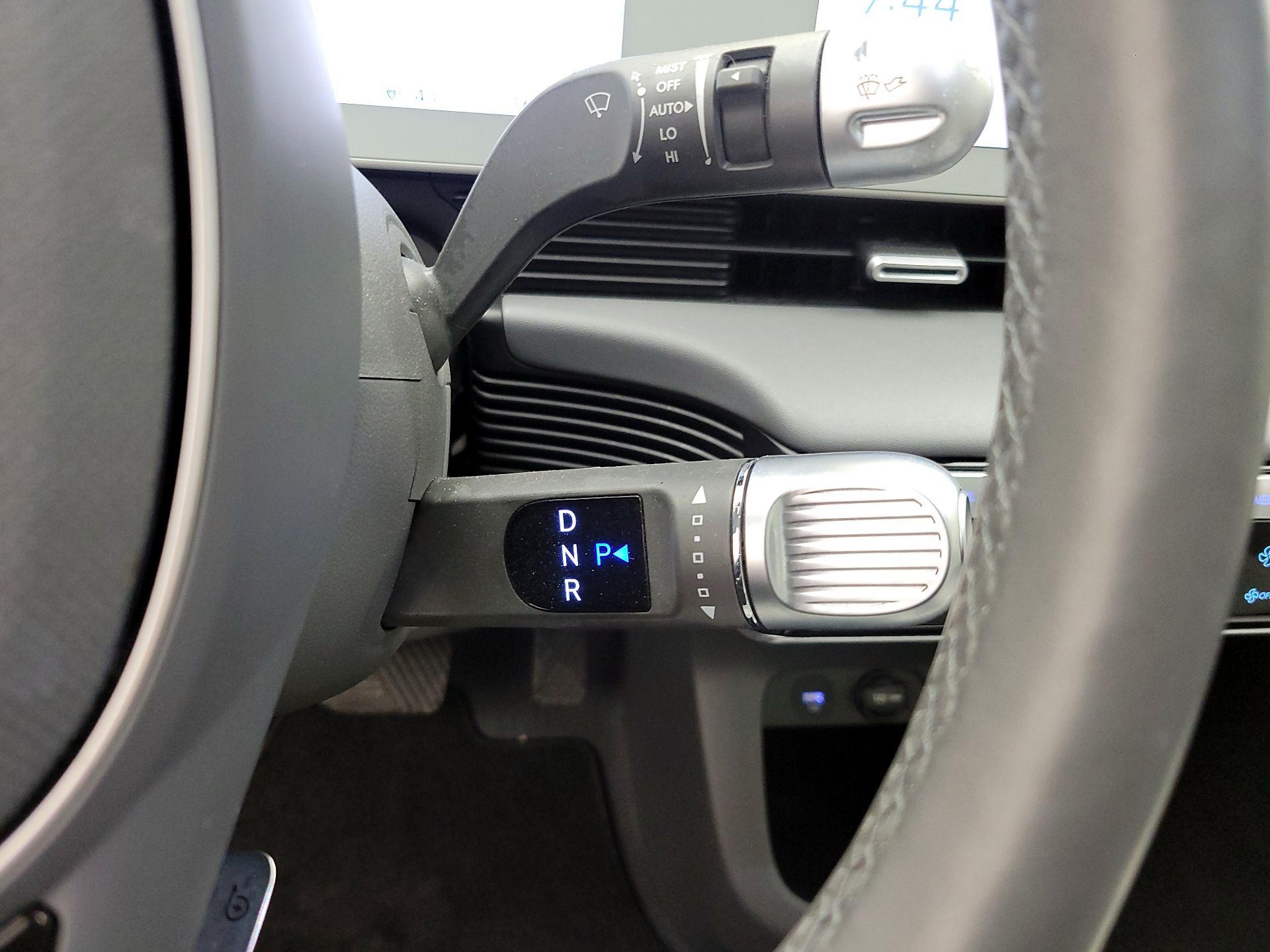 Thumbnail: 2022 Hyundai Ioniq 5 - 17