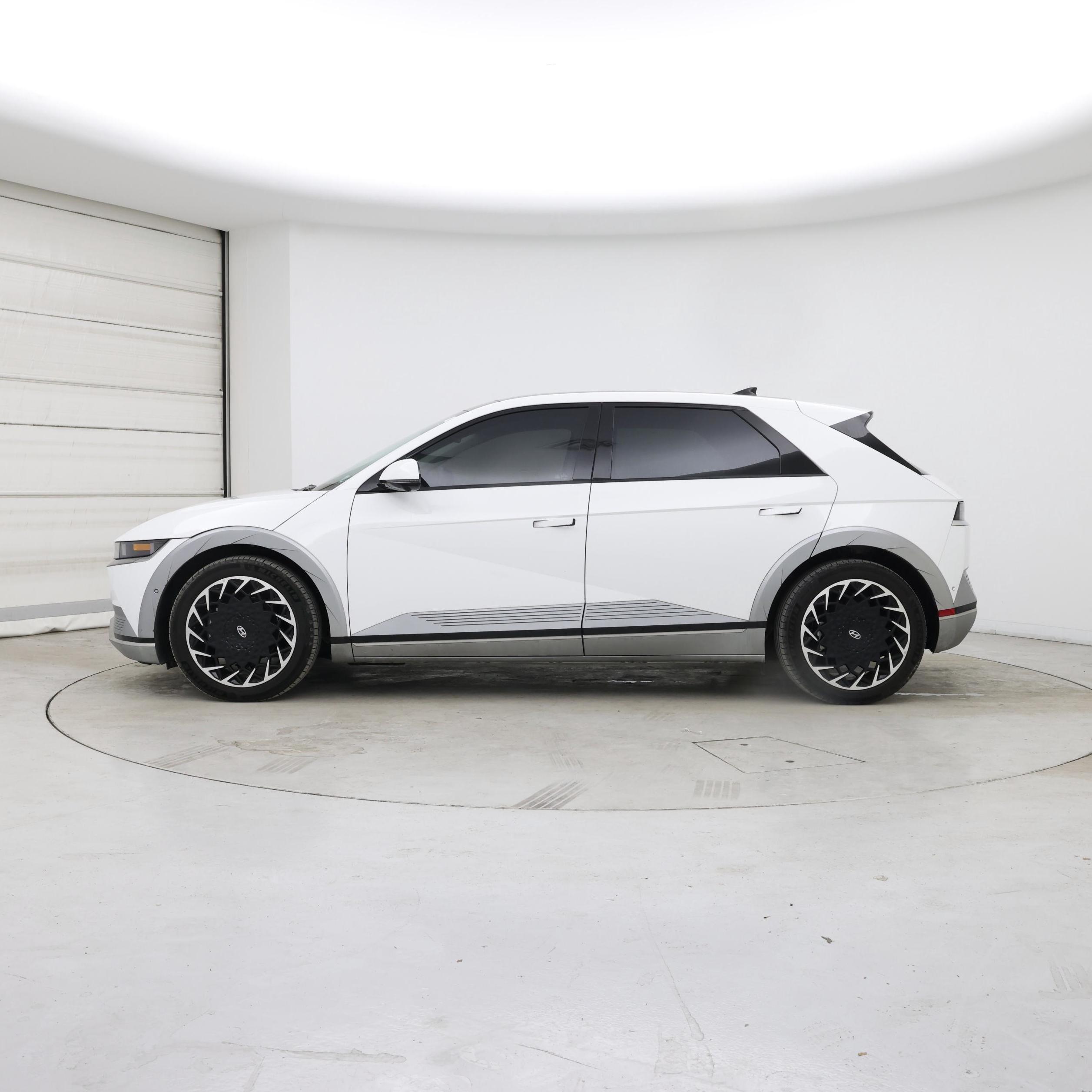 Thumbnail: 2022 Hyundai Ioniq 5 - 3