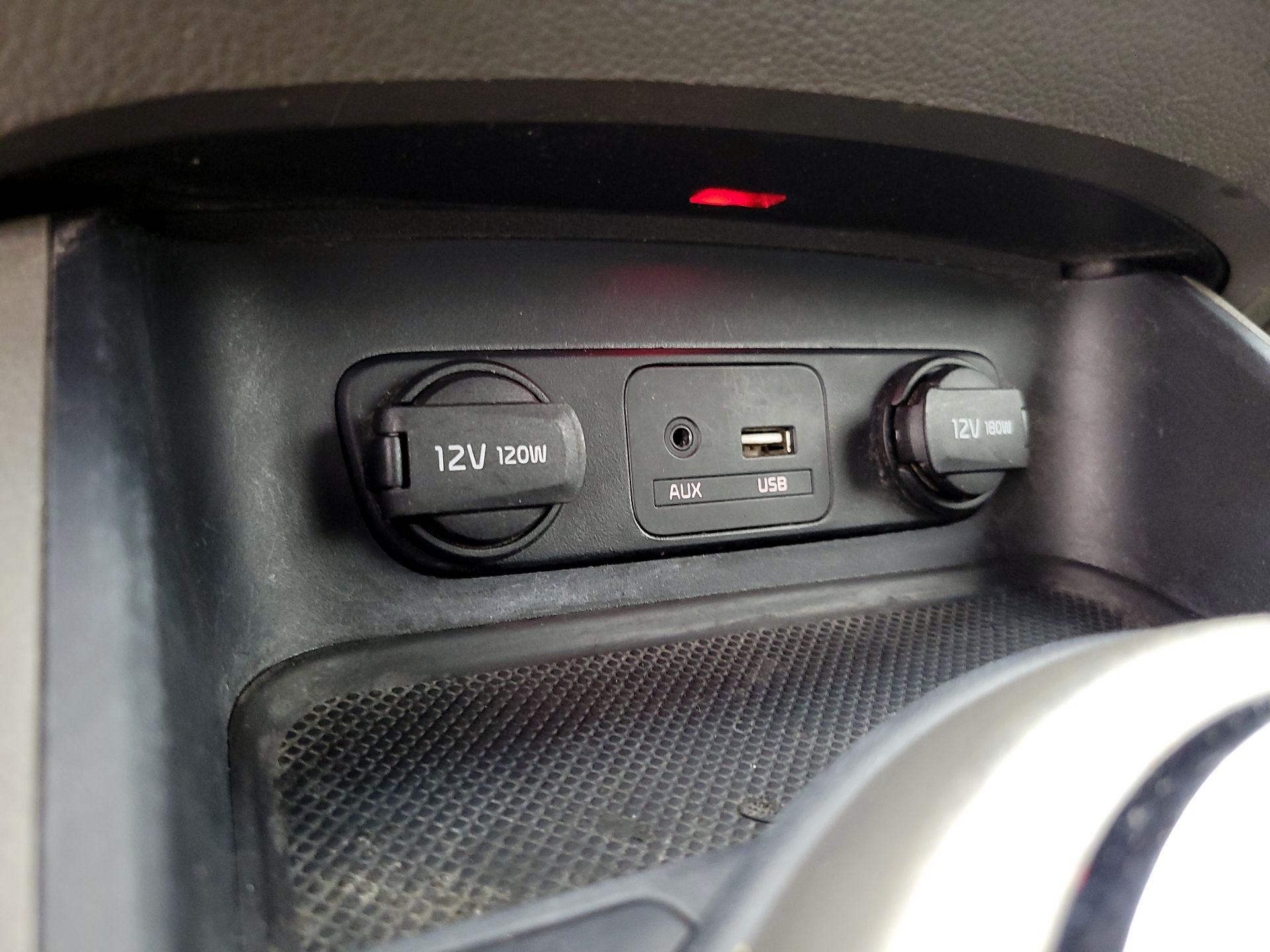 Thumbnail: 2016 Kia Sportage - 18