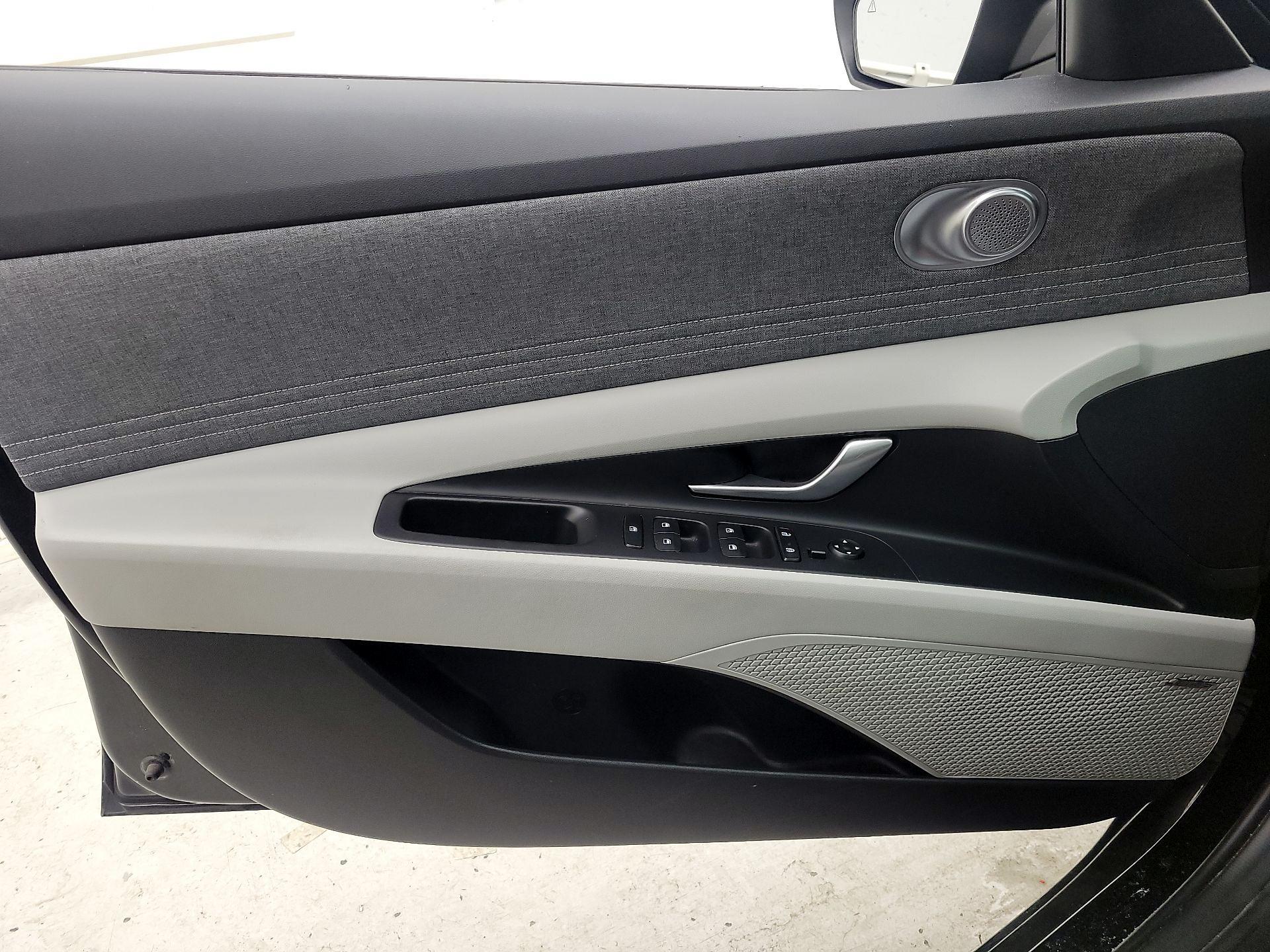 Thumbnail: 2023 Hyundai Elantra - 12