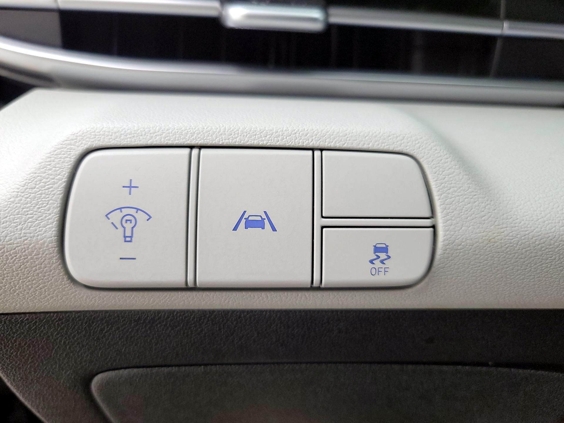 Thumbnail: 2023 Hyundai Elantra - 13