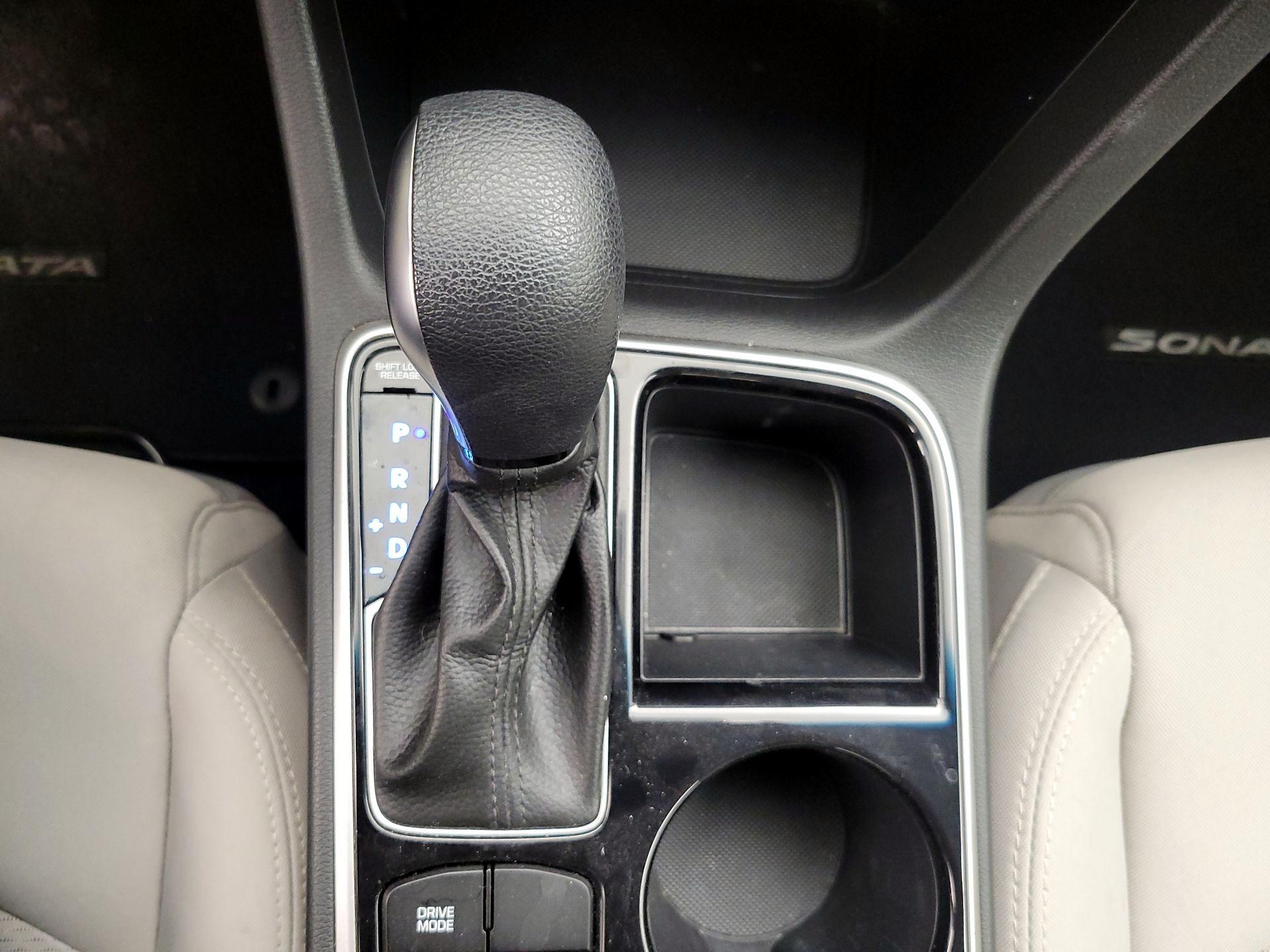 Thumbnail: 2019 Hyundai Sonata - 17