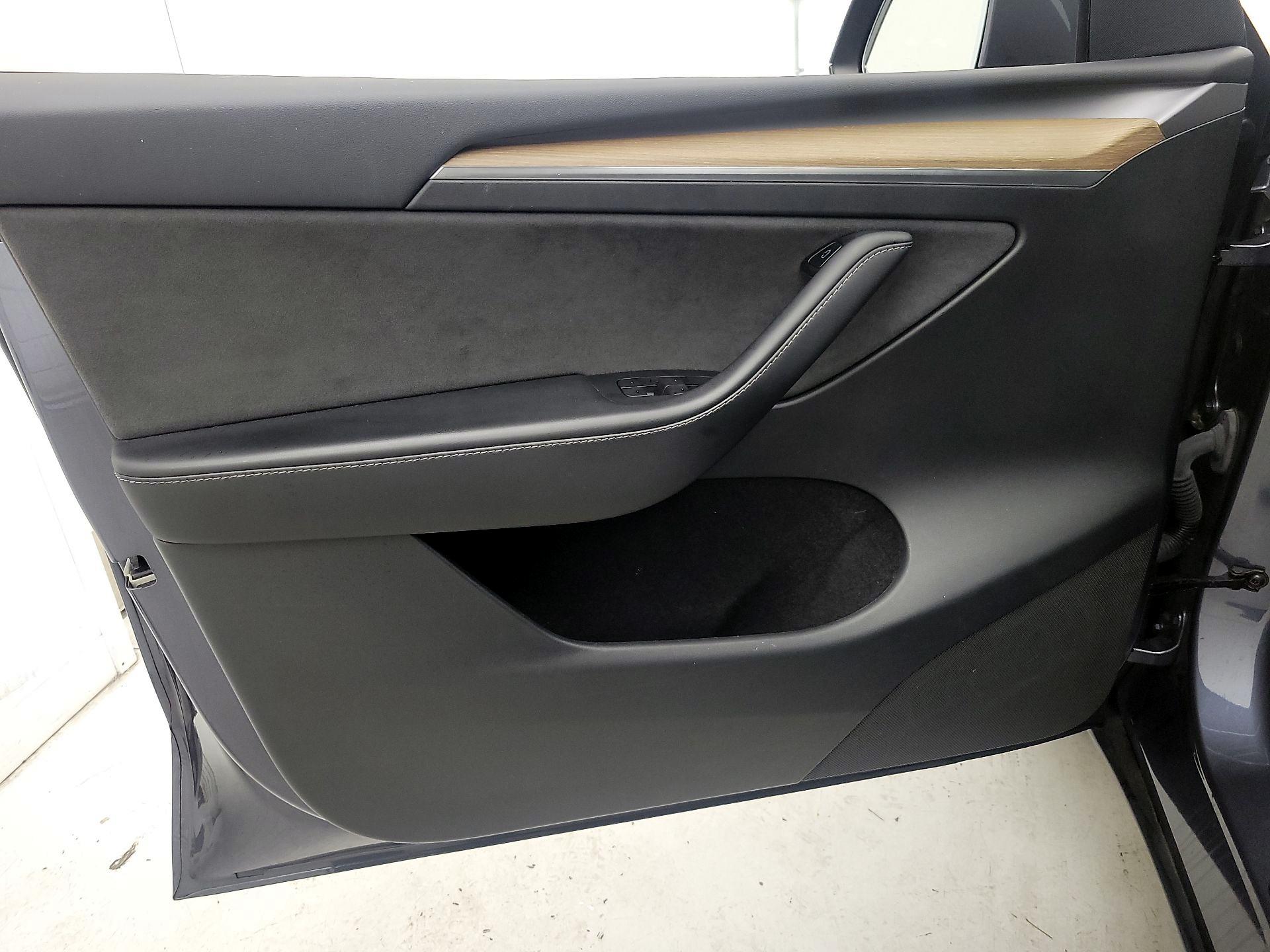 Thumbnail: 2023 Tesla Model Y - 12