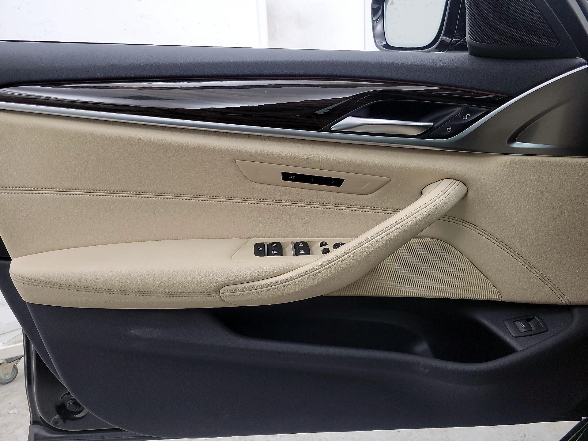 Thumbnail: 2022 BMW 5 Series - 12