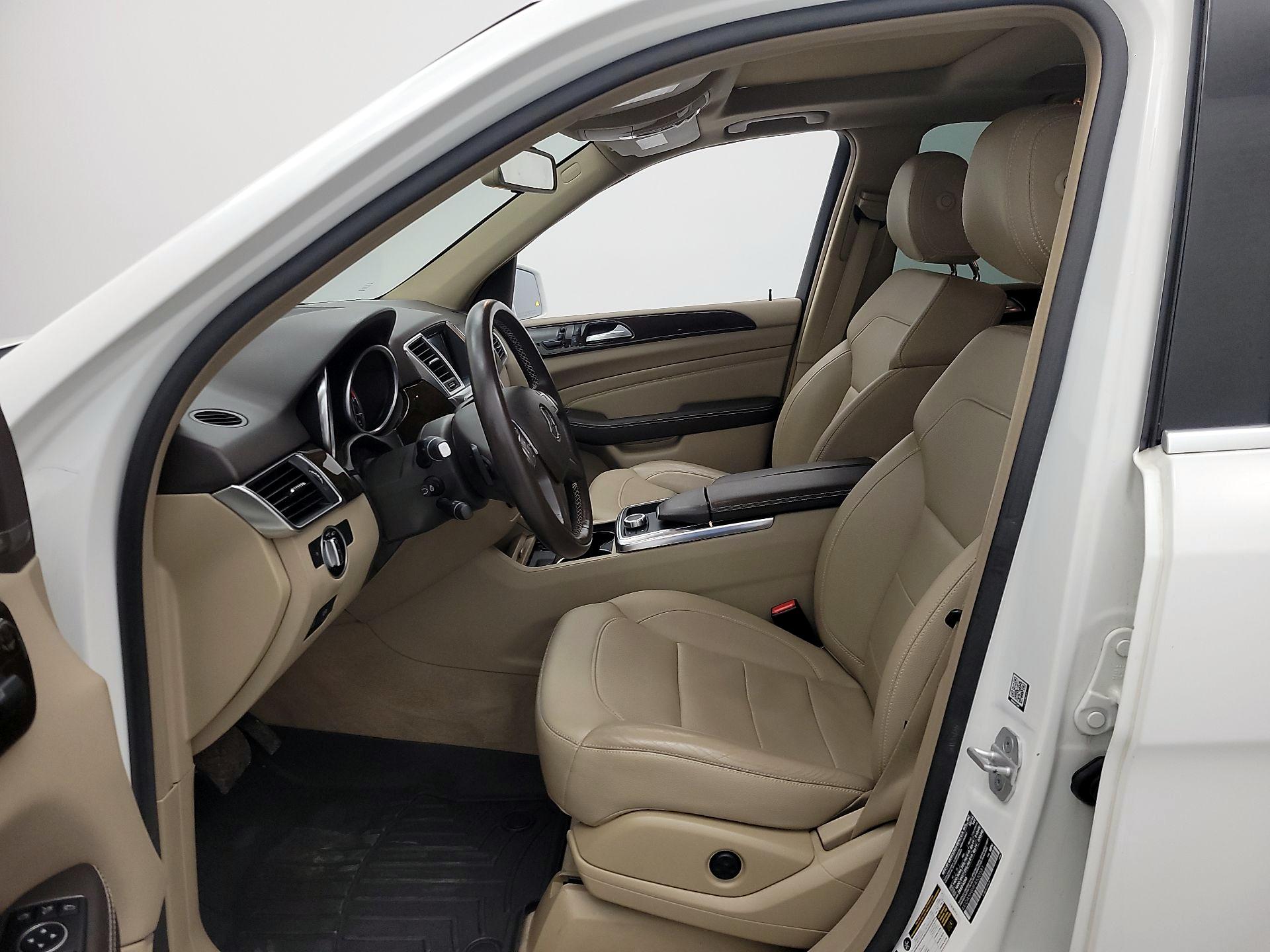 Thumbnail: 2015 Mercedes-Benz M-Class - 11