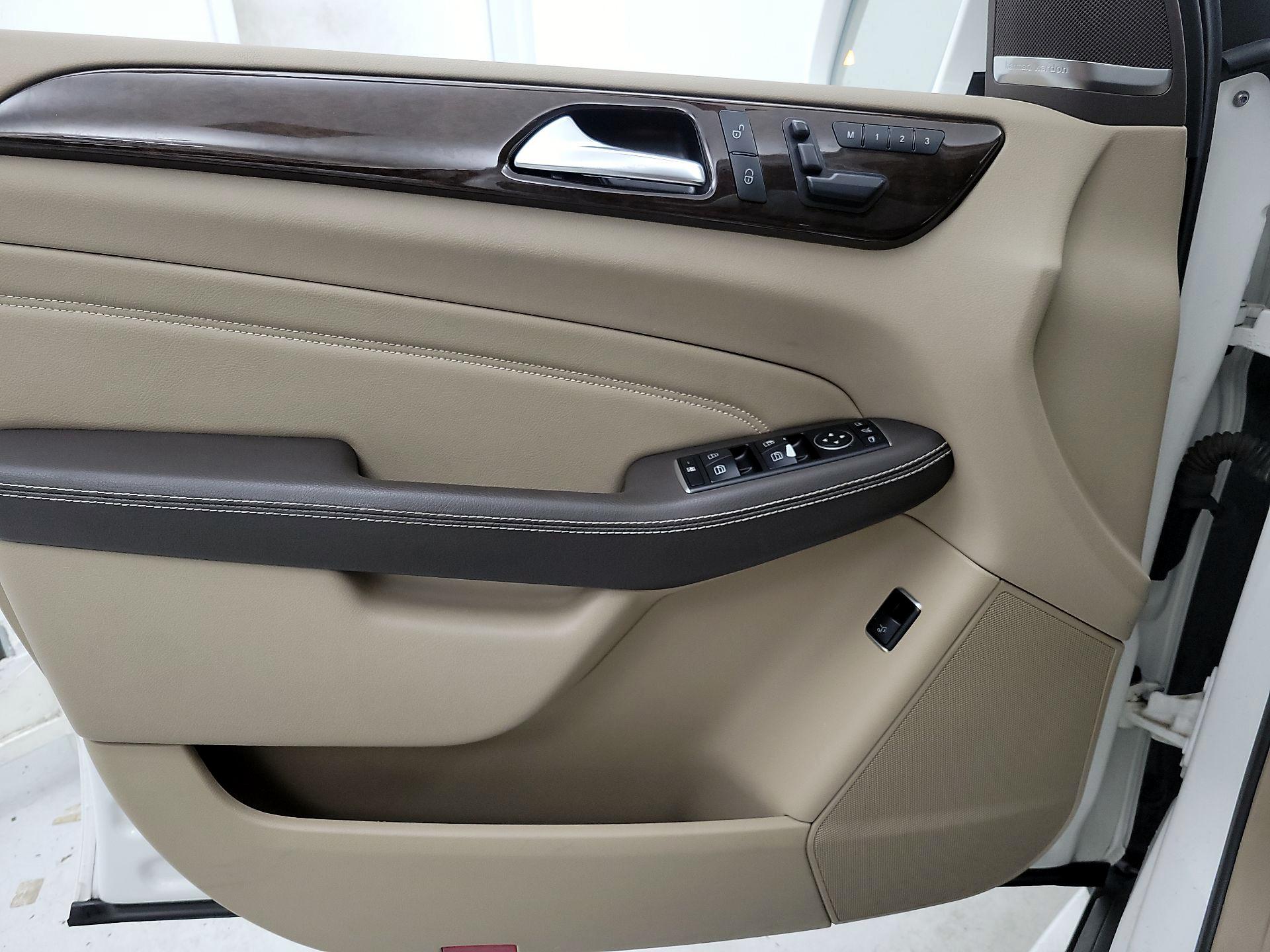 Thumbnail: 2015 Mercedes-Benz M-Class - 12