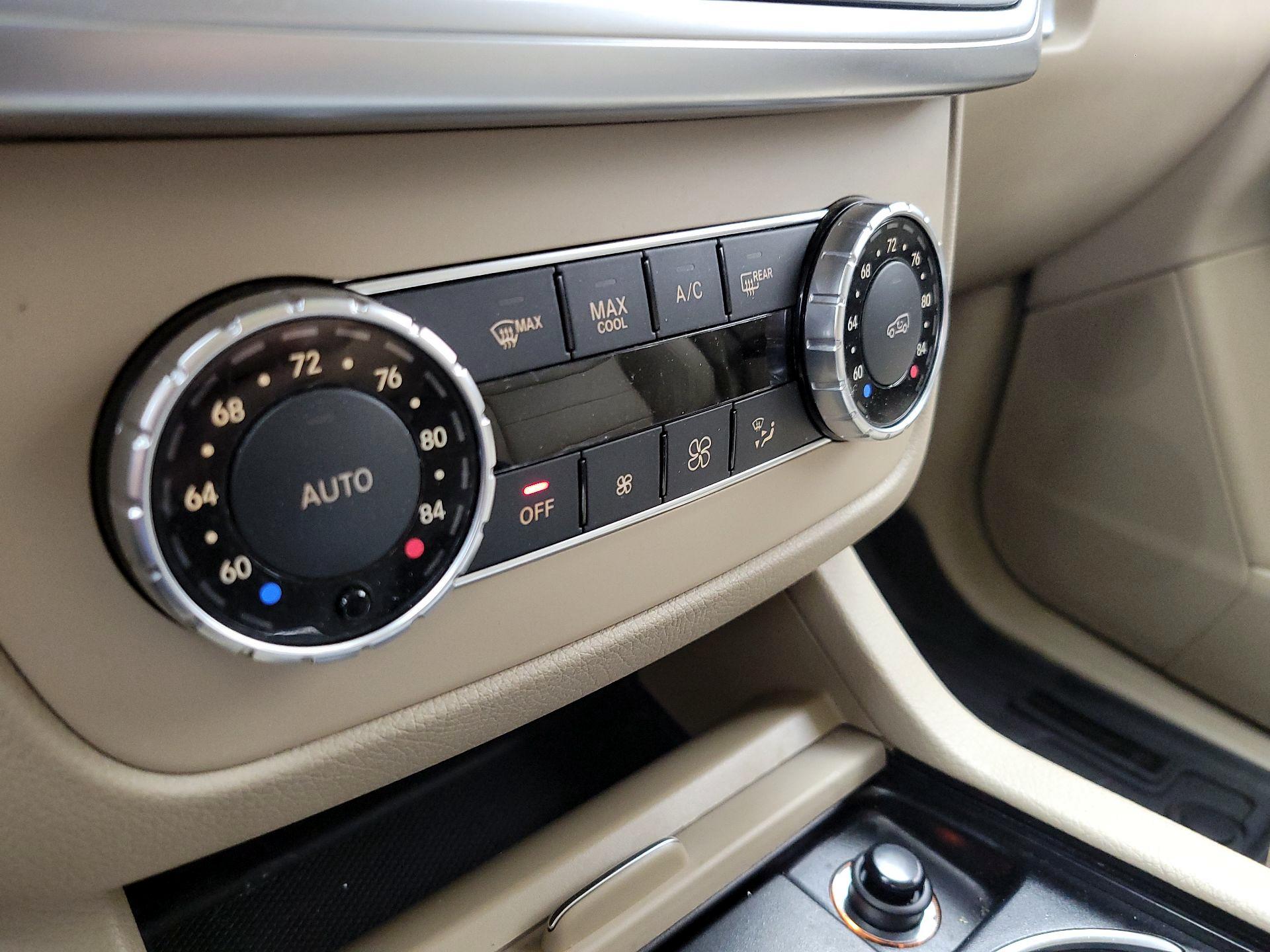 Thumbnail: 2015 Mercedes-Benz M-Class - 17