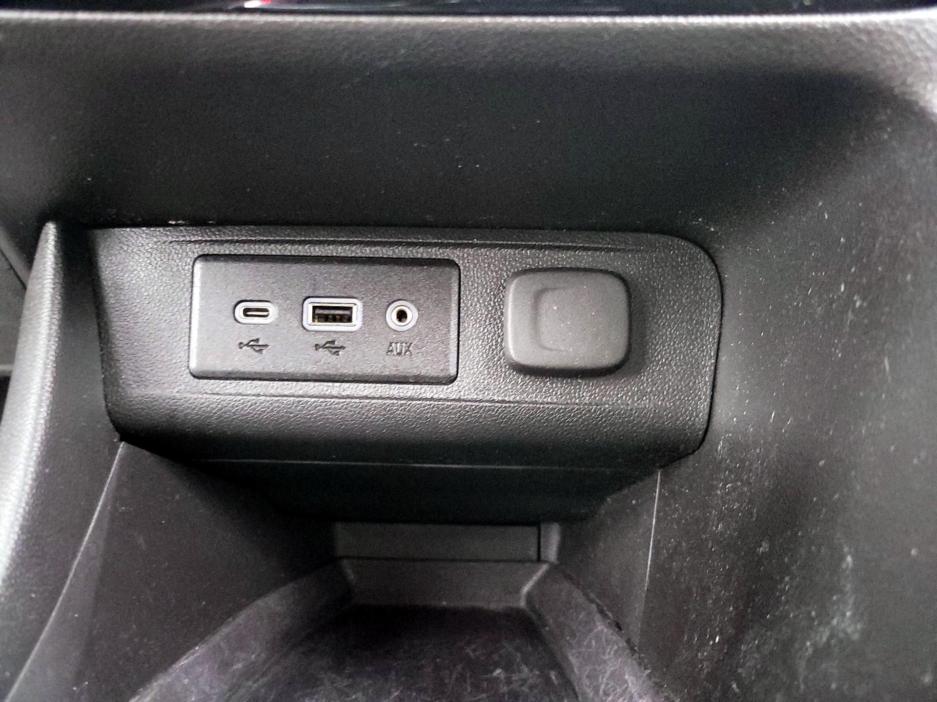 Thumbnail: 2023 Buick Encore GX - 18