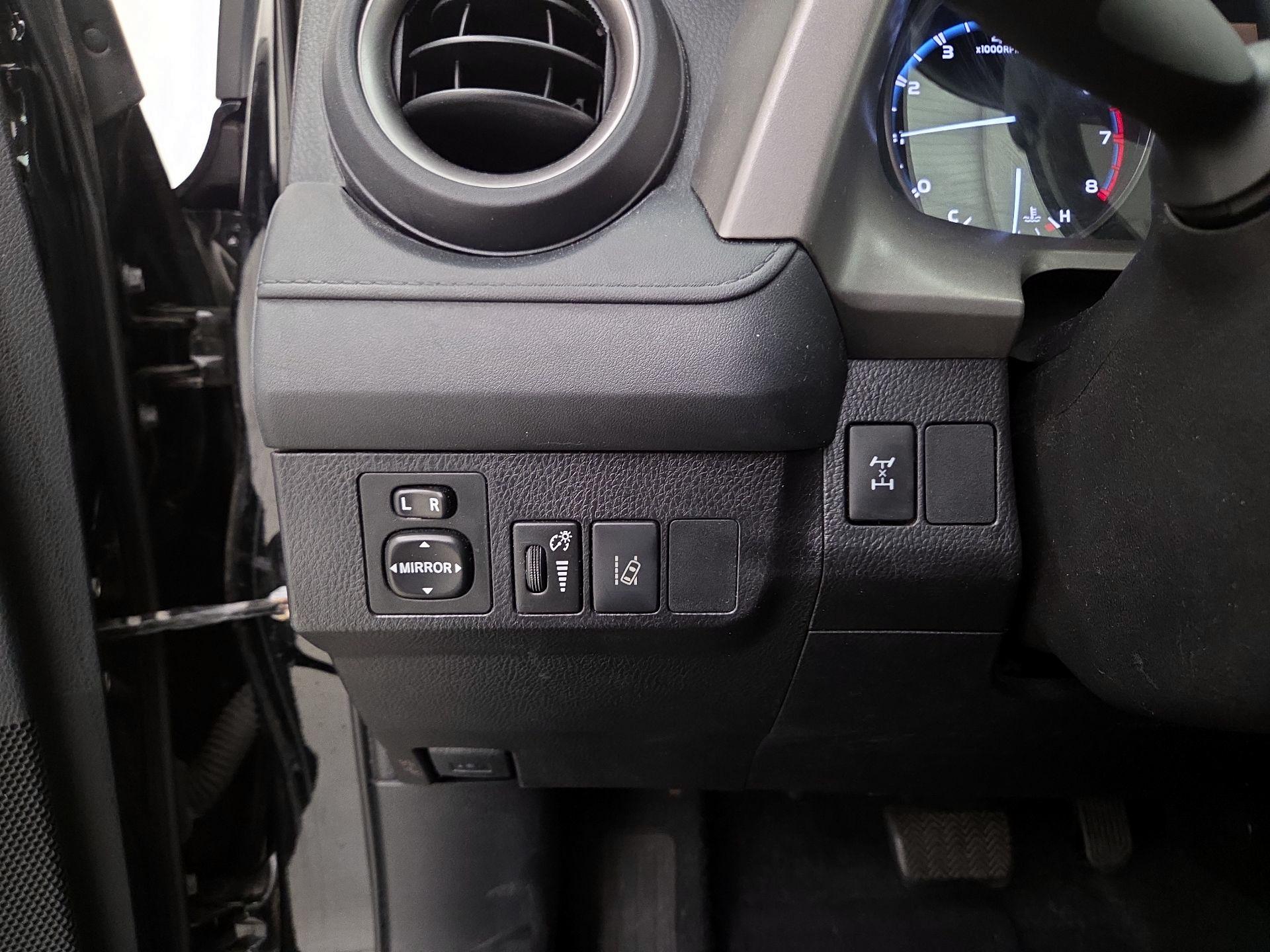 Thumbnail: 2017 Toyota RAV4 - 13