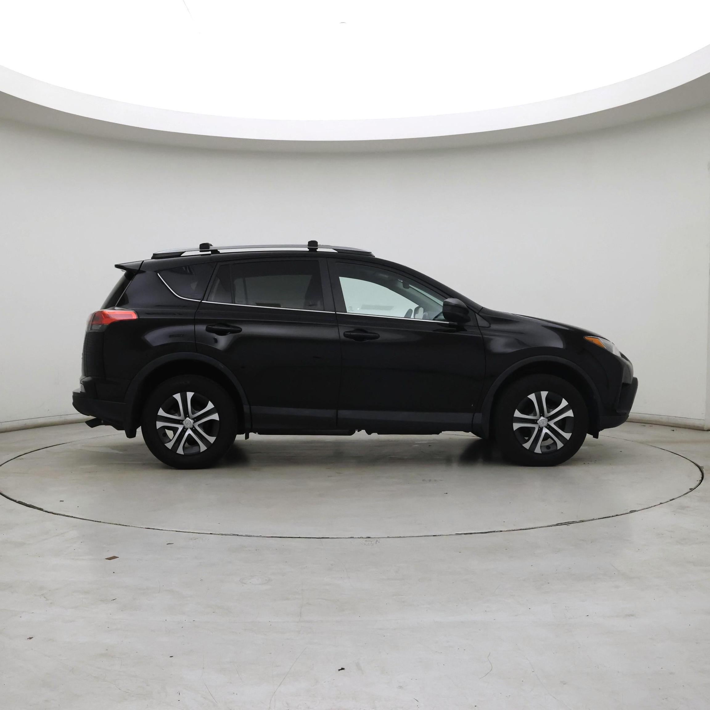 Thumbnail: 2017 Toyota RAV4 - 7