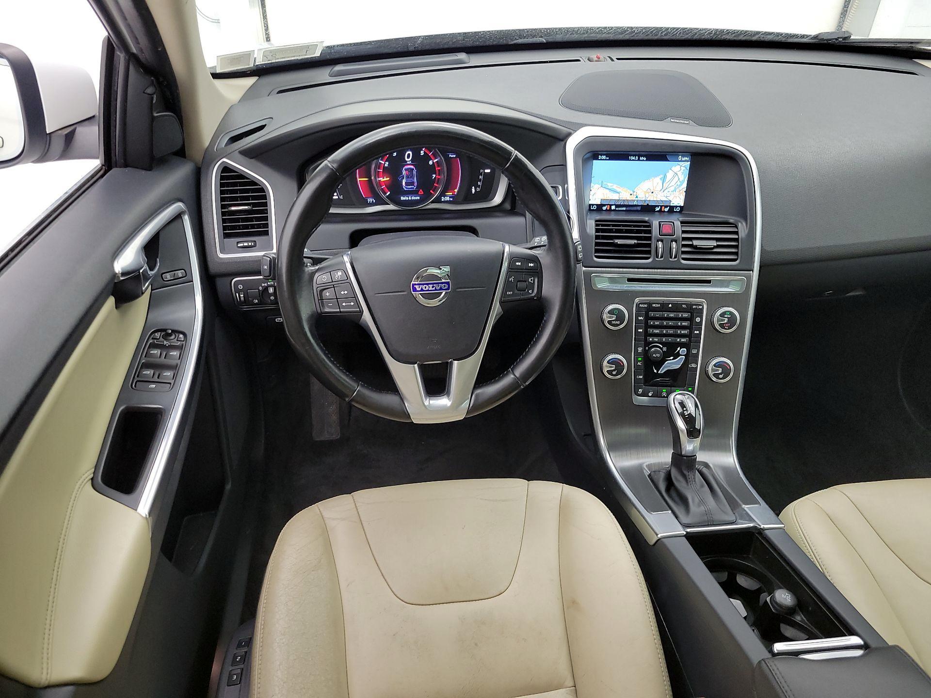 Thumbnail: 2016 Volvo XC60 - 10