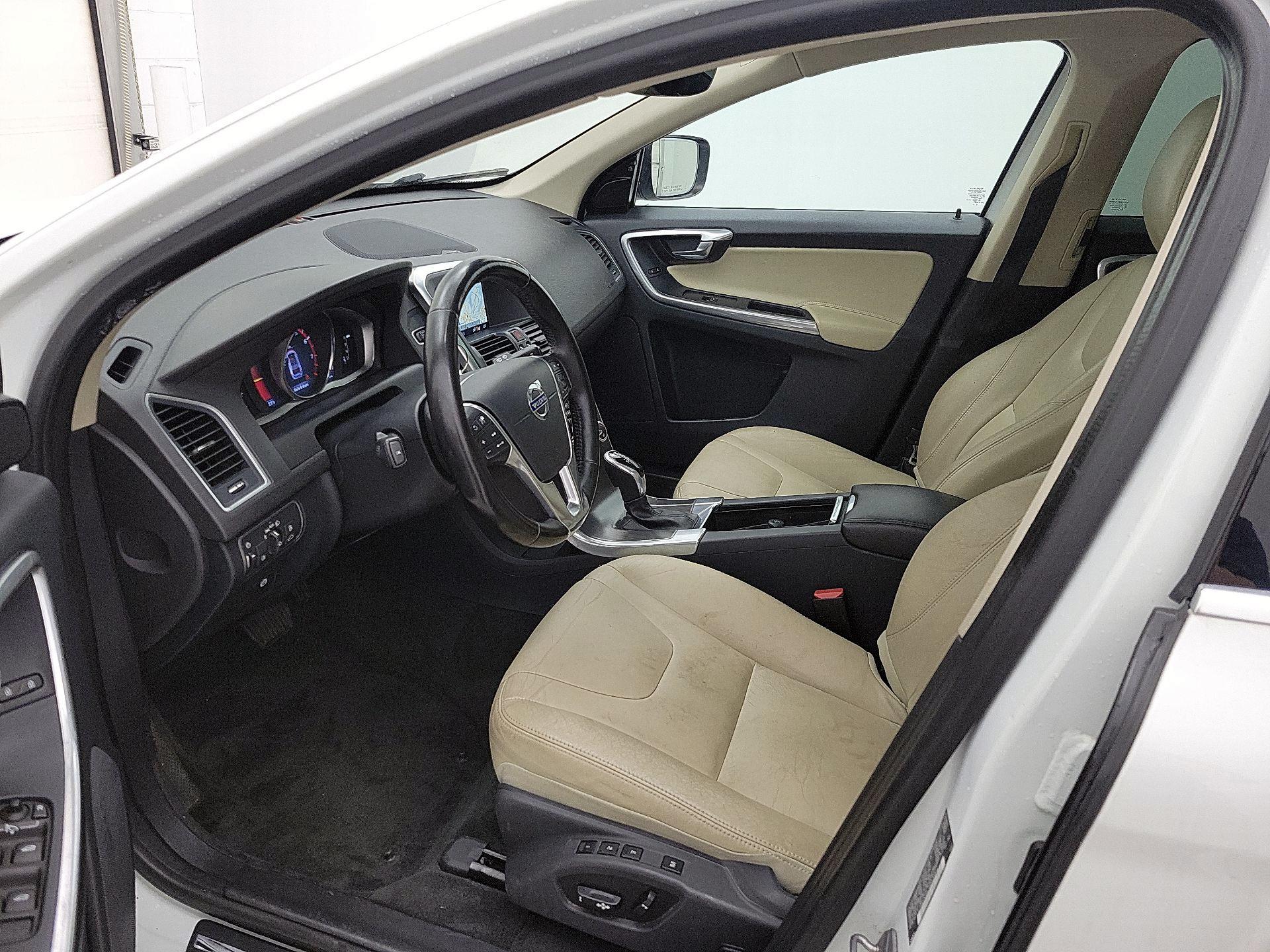 Thumbnail: 2016 Volvo XC60 - 11