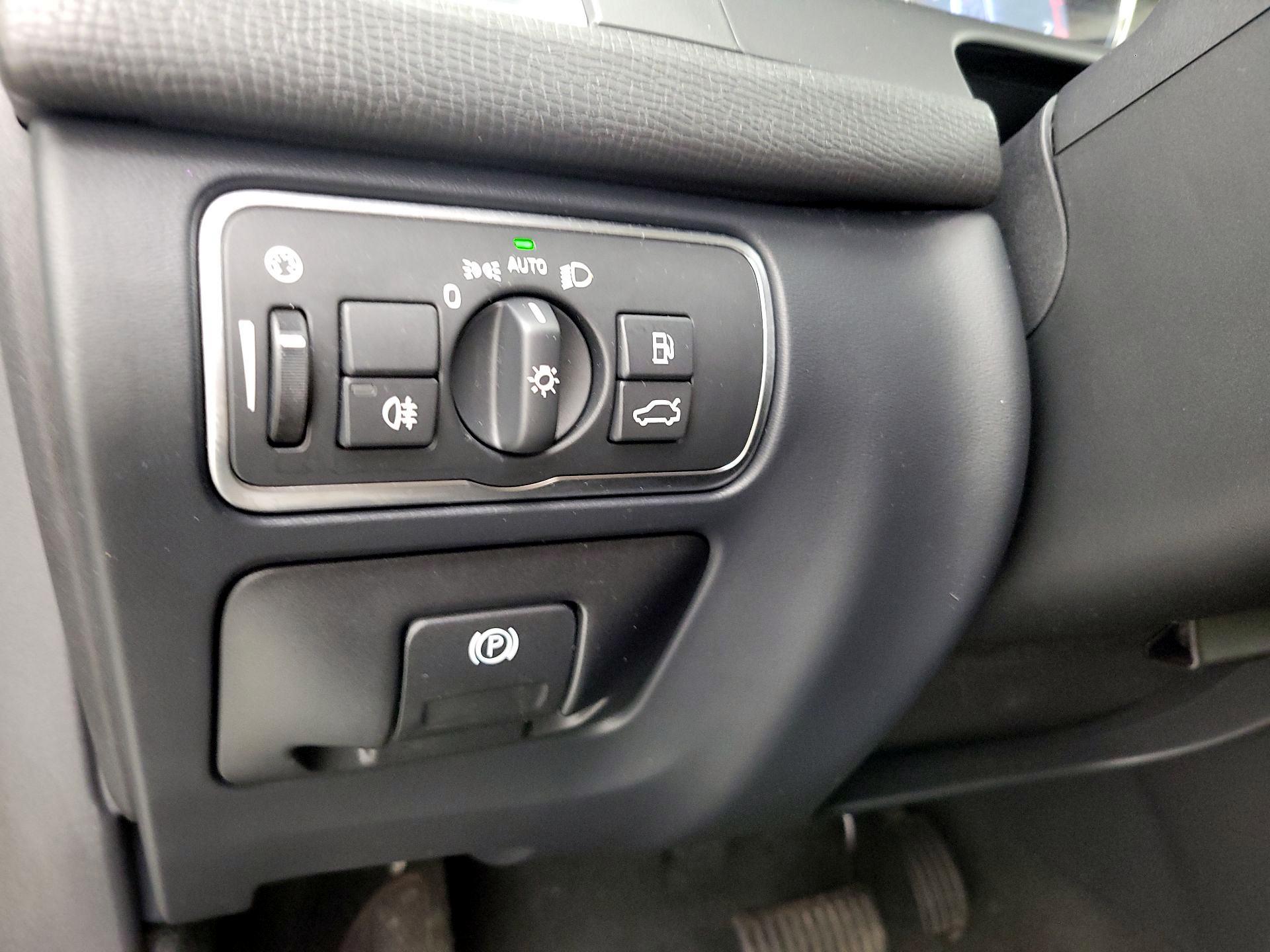 Thumbnail: 2016 Volvo XC60 - 13