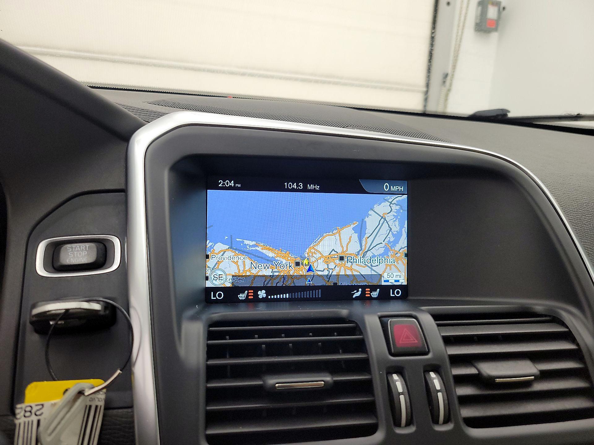 Thumbnail: 2016 Volvo XC60 - 14