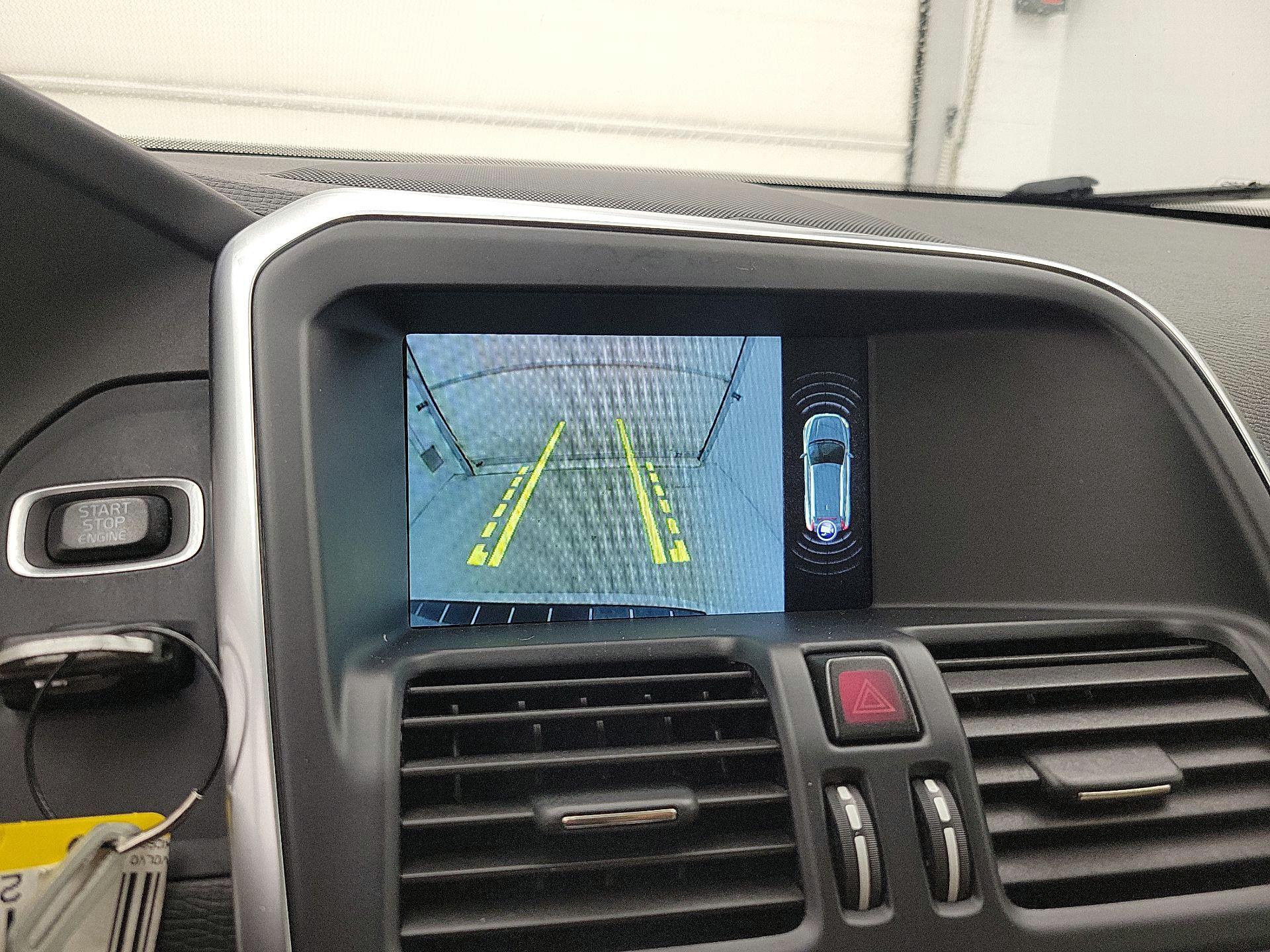 Thumbnail: 2016 Volvo XC60 - 15