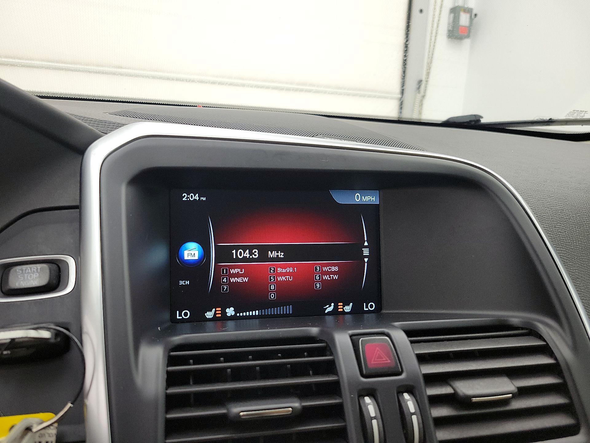 Thumbnail: 2016 Volvo XC60 - 16